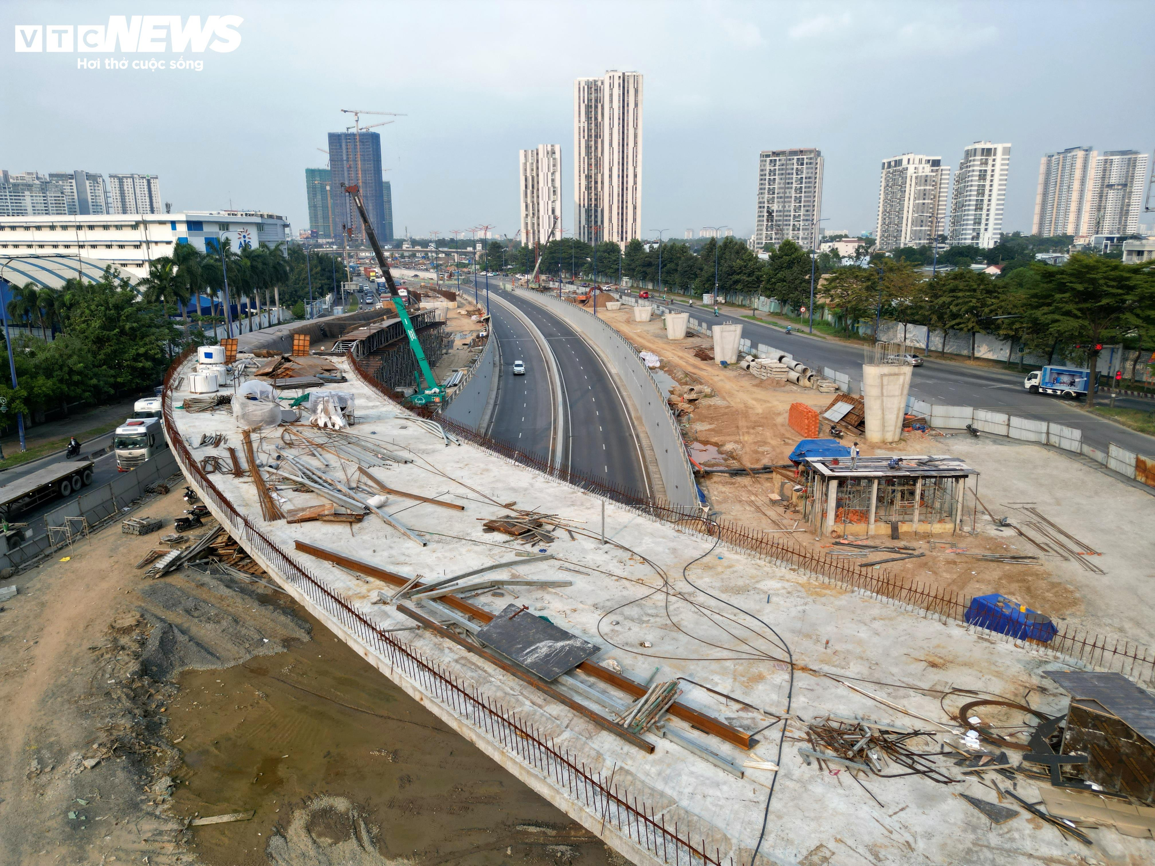 Etter å ha blitt gjentatte ganger «plystret» for langsom fremdrift, hvordan er det med krysset til 3400 milliarder VND i Ho Chi Minh-byen nå? - 9