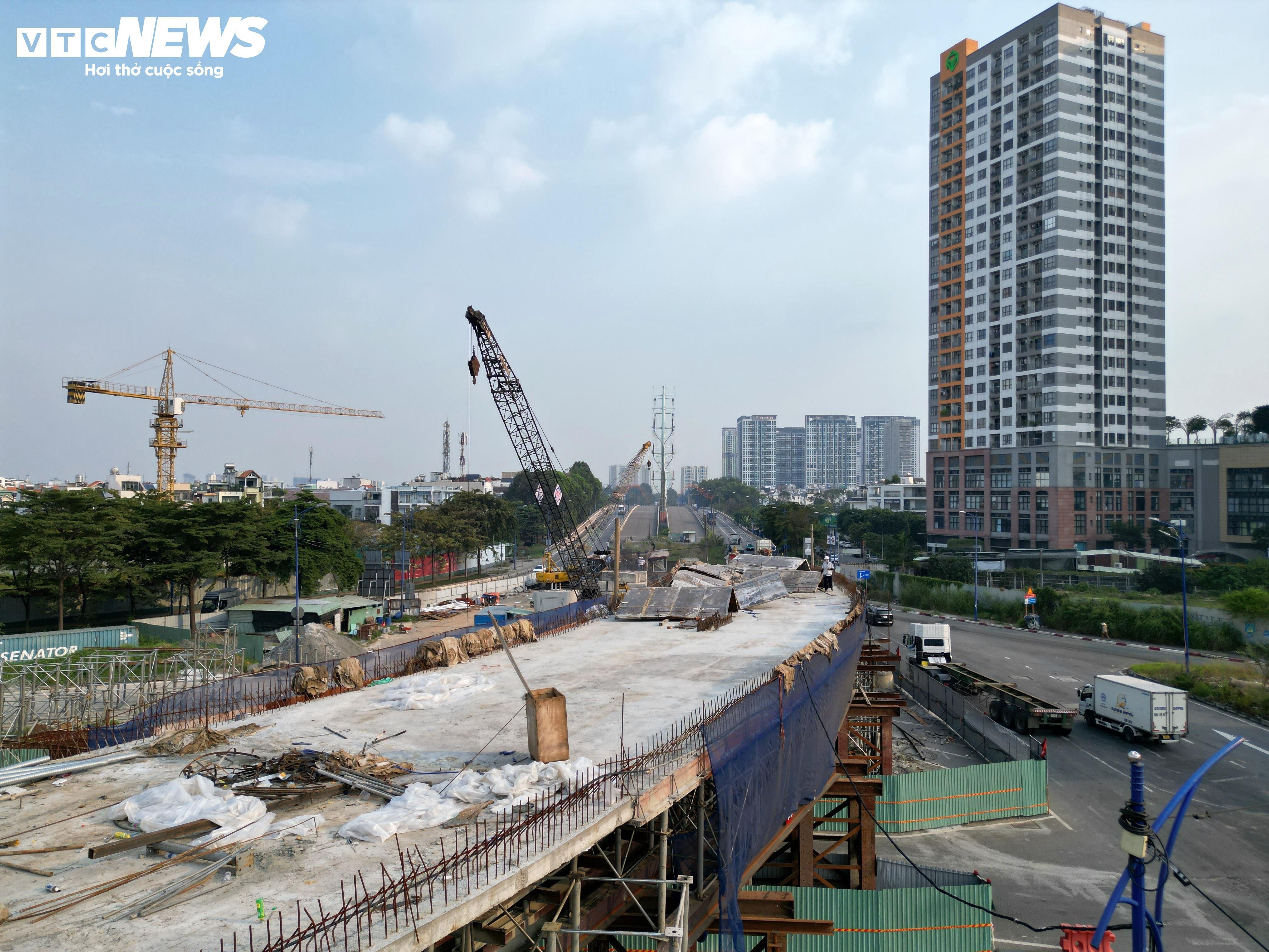 Etter å ha blitt gjentatte ganger «plystret» for langsom fremdrift, hvordan er det med krysset til 3400 milliarder VND i Ho Chi Minh-byen nå? - 10