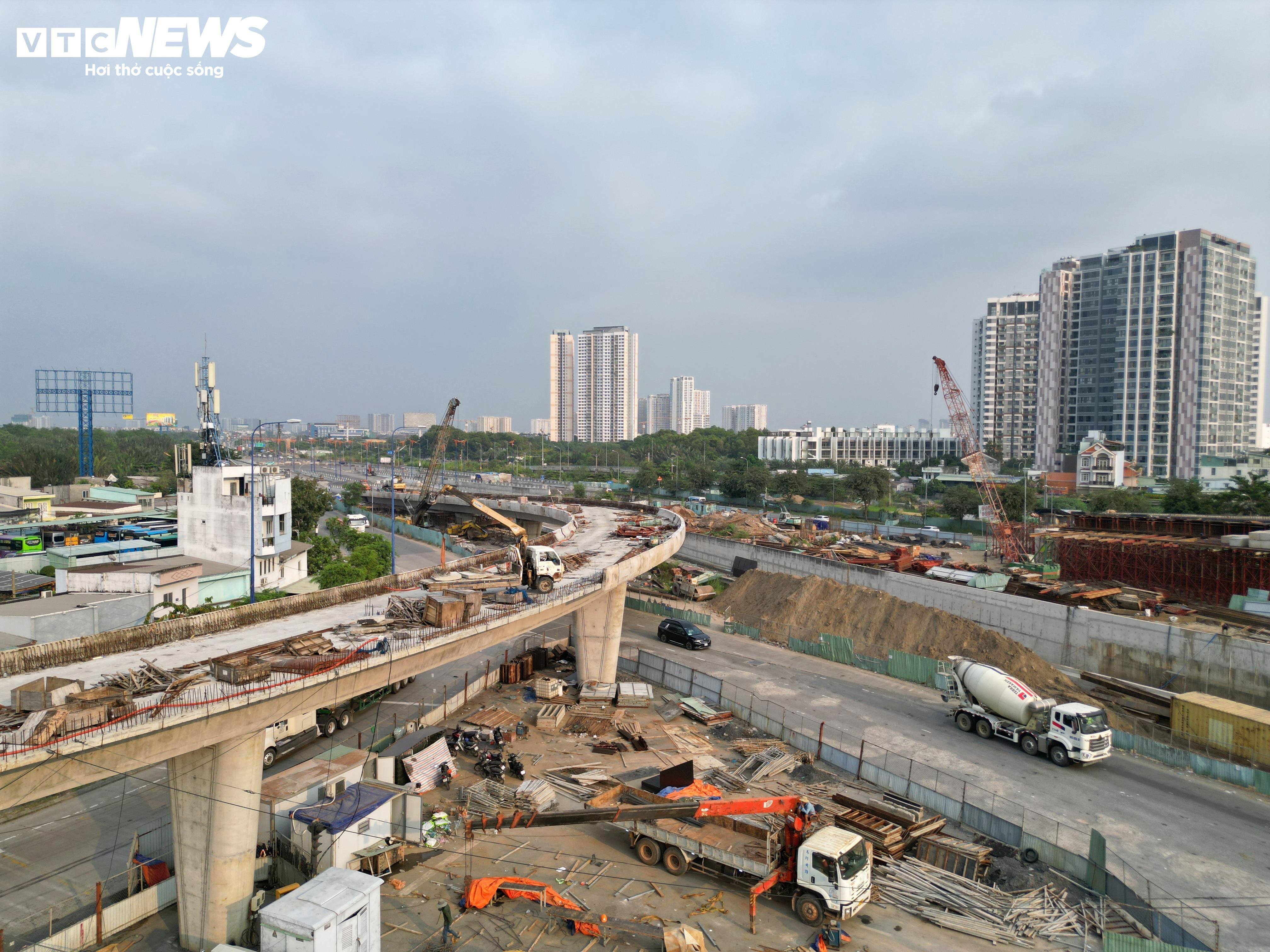 Etter å ha blitt gjentatte ganger «plystret» for langsom fremdrift, hvordan er det med krysset til 3400 milliarder VND i Ho Chi Minh-byen nå? - 12