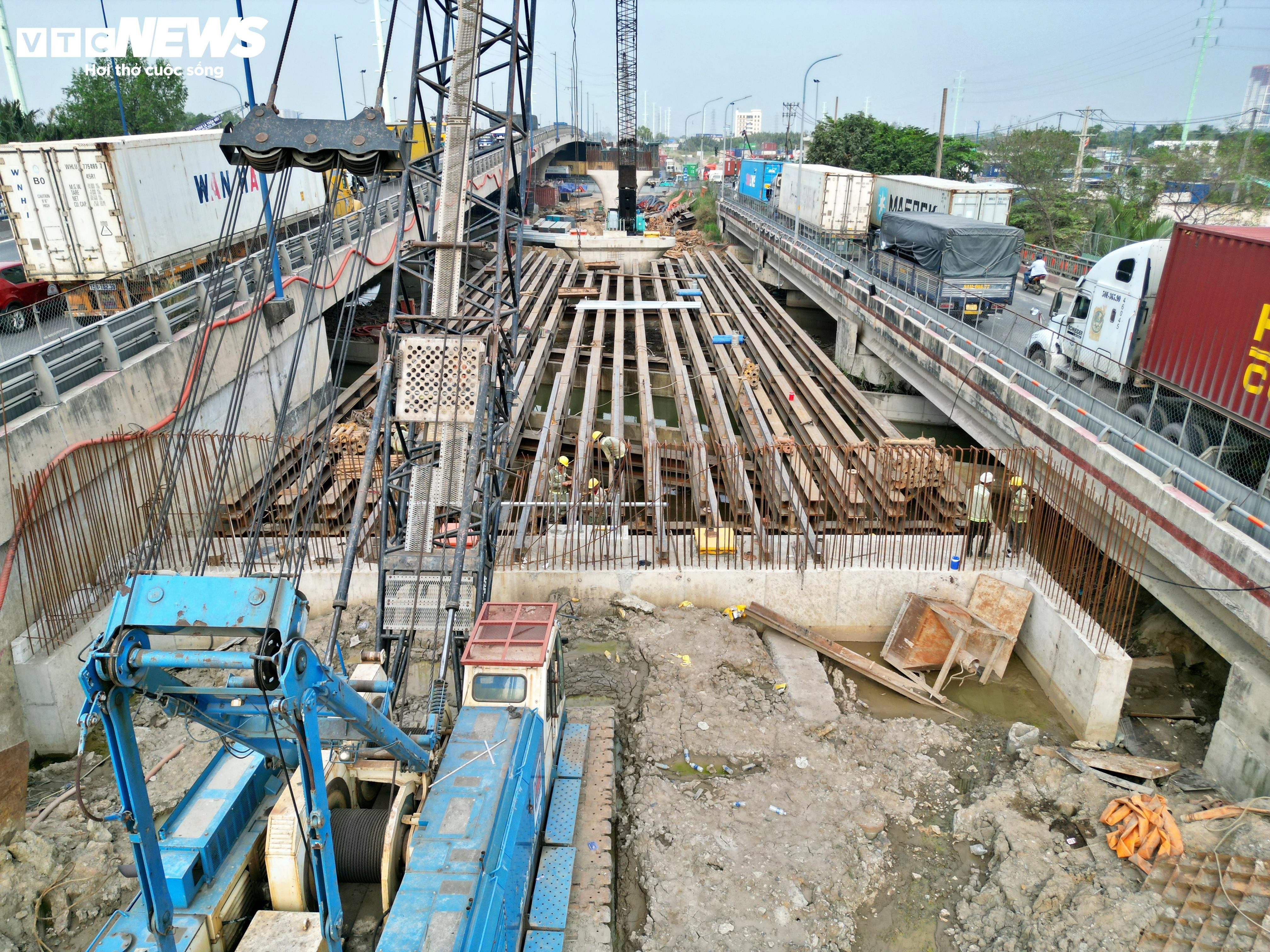Nút giao kẹt xe bậc nhất TP.HCM tăng tốc thi công sau nhiều lần chậm tiến độ - 4