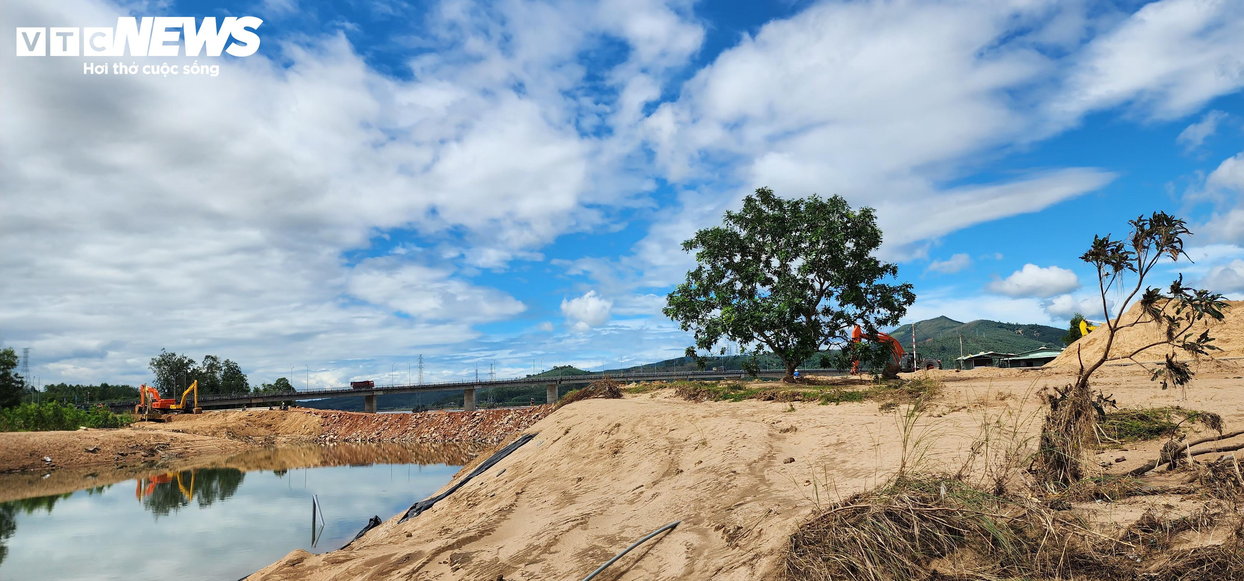 Bờ kè gần 150 tỷ ở Đắk Lắk mới đưa vào sử dụng 2 năm đã tan nát - 8