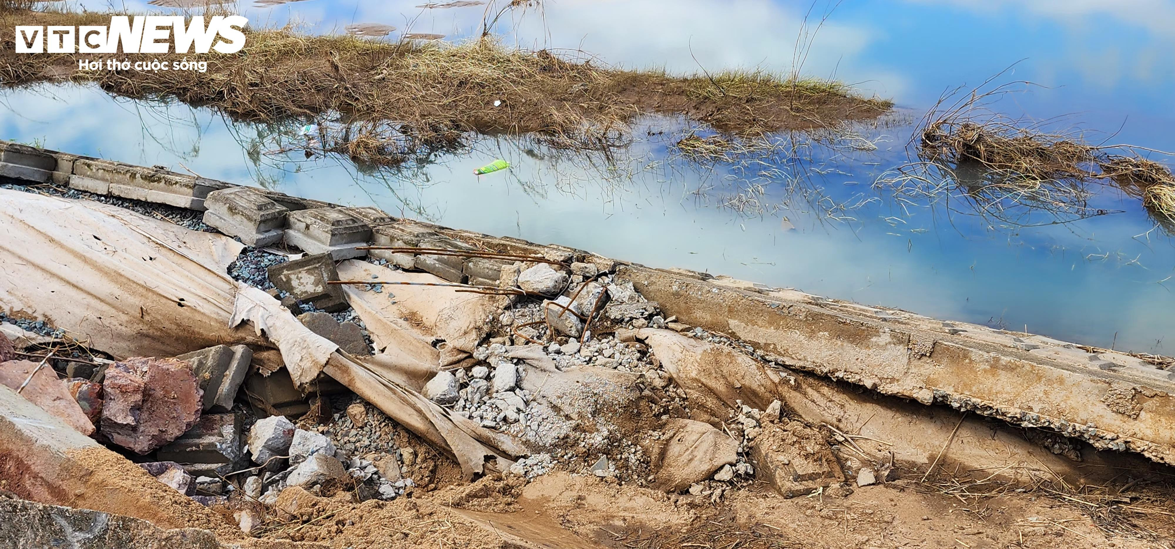 Bờ kè gần 150 tỷ ở Đắk Lắk mới đưa vào sử dụng 2 năm đã tan nát - 11