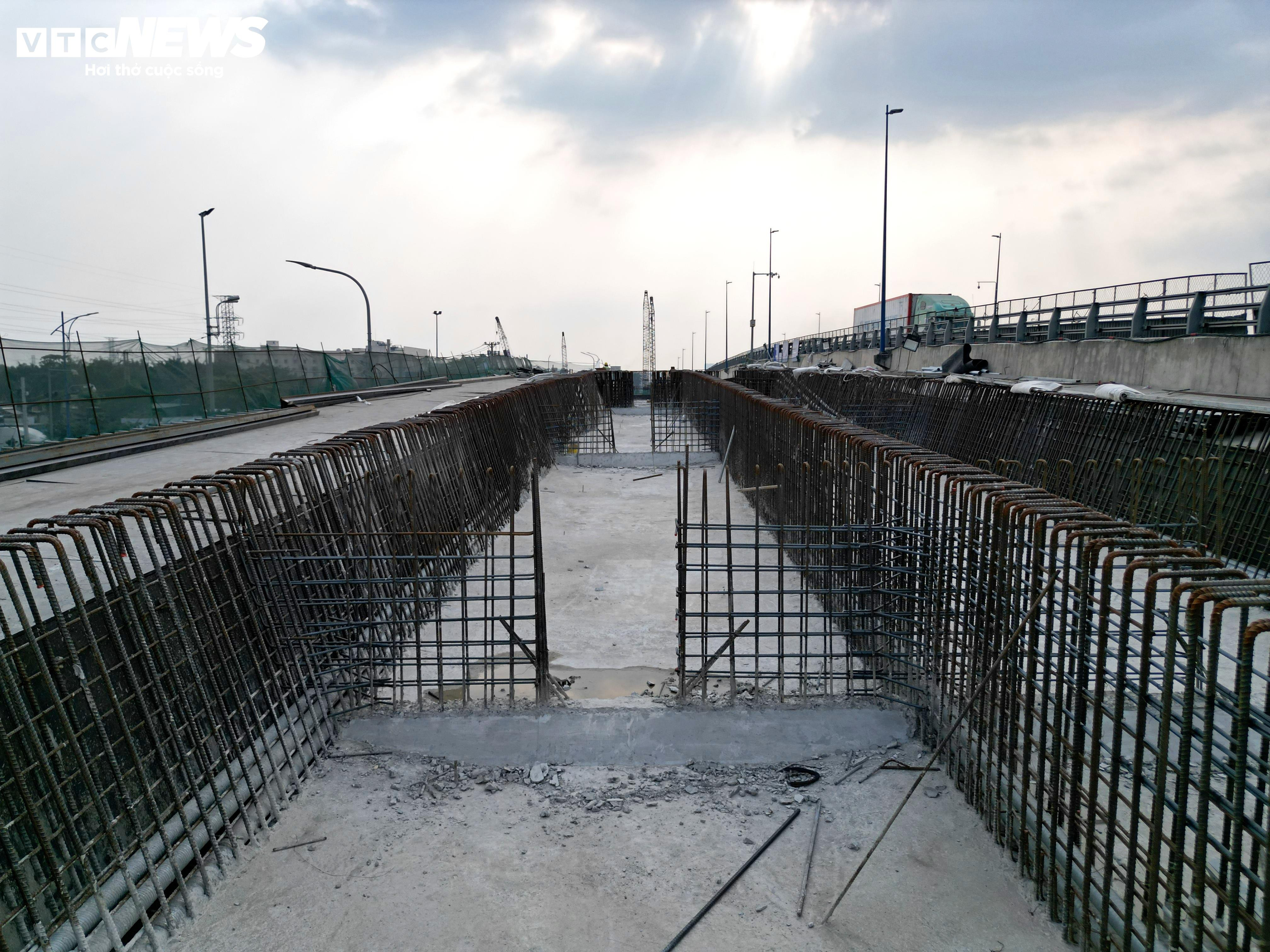 Nút giao kẹt xe bậc nhất TP.HCM tăng tốc thi công sau nhiều lần chậm tiến độ - 15