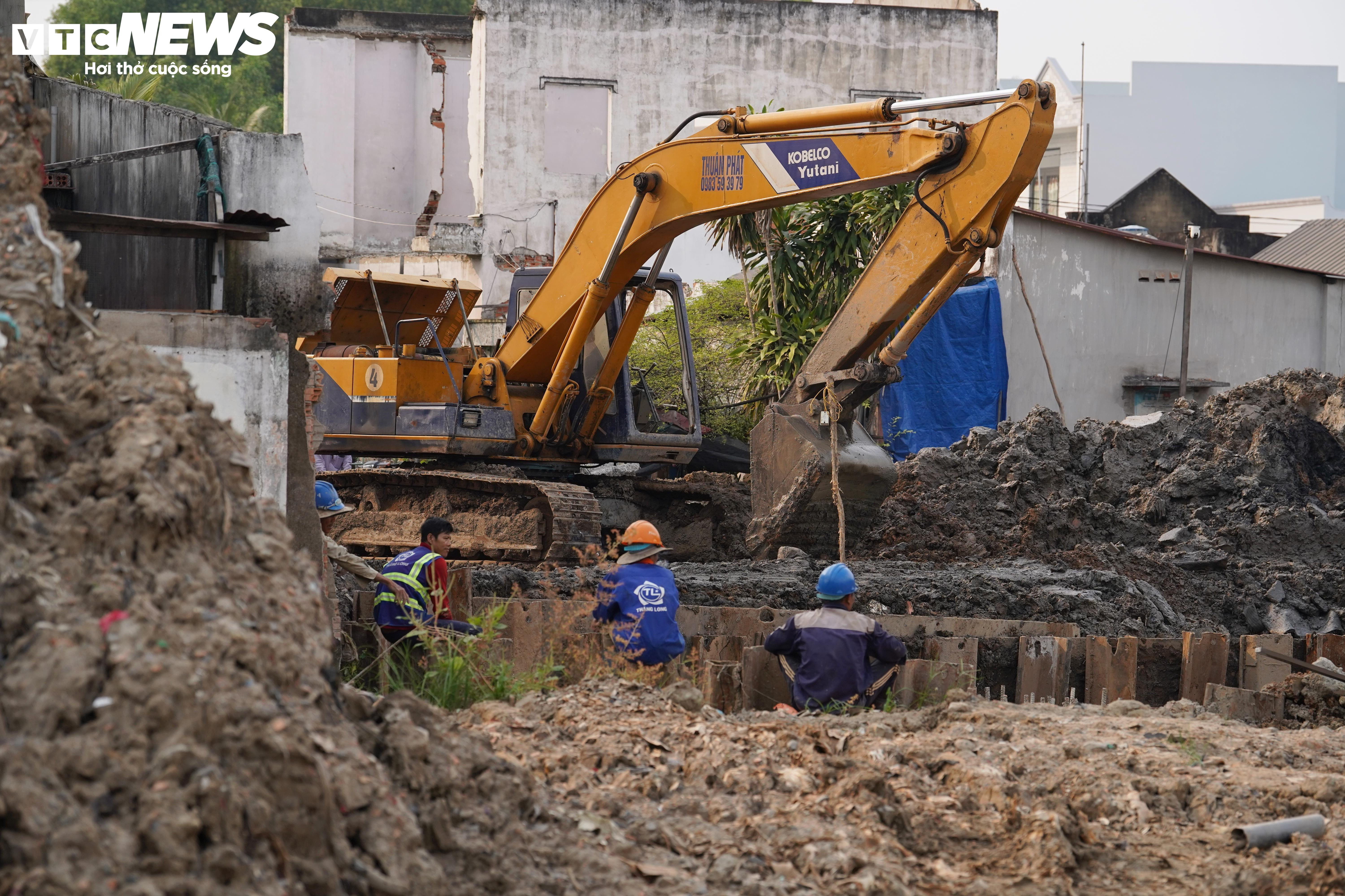 Nút giao kẹt xe bậc nhất TP.HCM tăng tốc thi công sau nhiều lần chậm tiến độ - 12