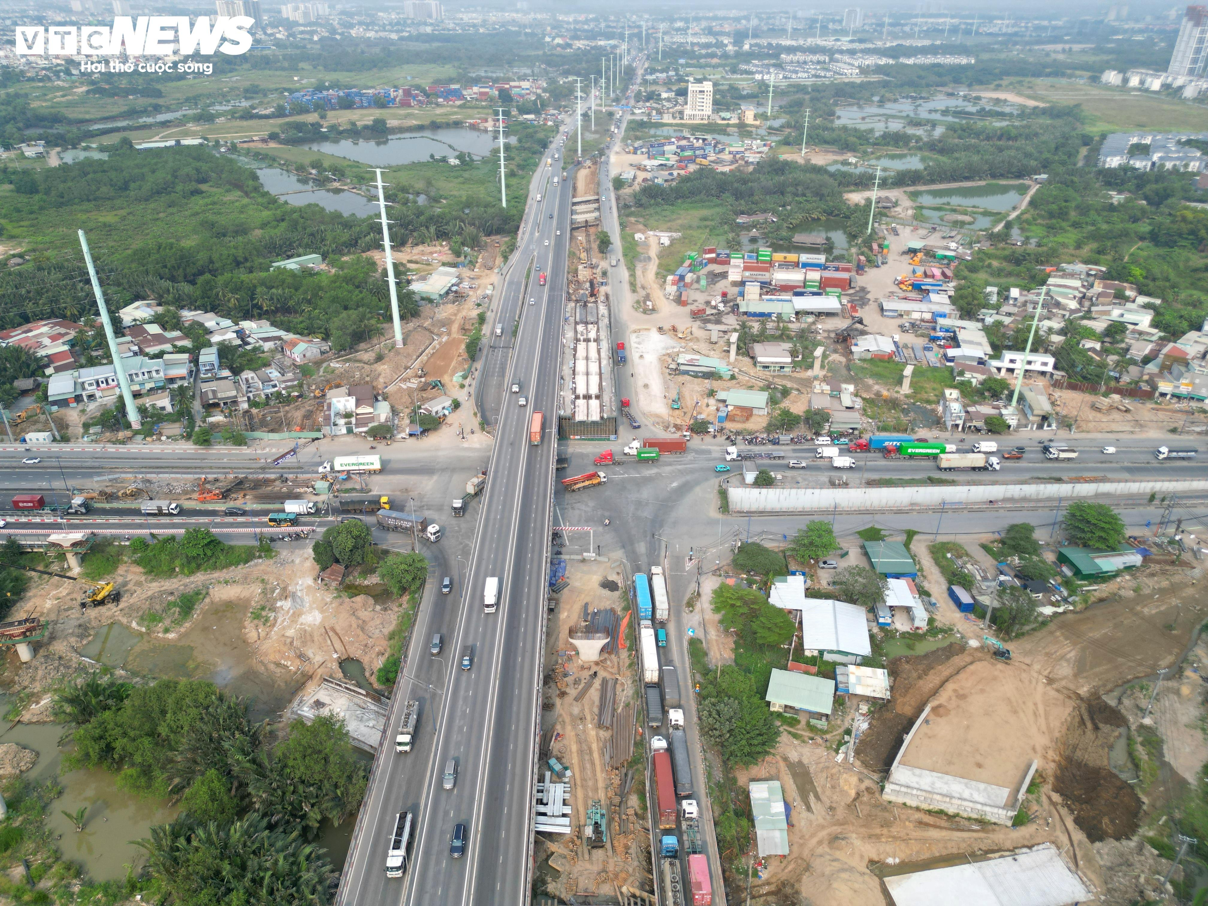 Nút giao kẹt xe bậc nhất TP.HCM tăng tốc thi công sau nhiều lần chậm tiến độ - 18