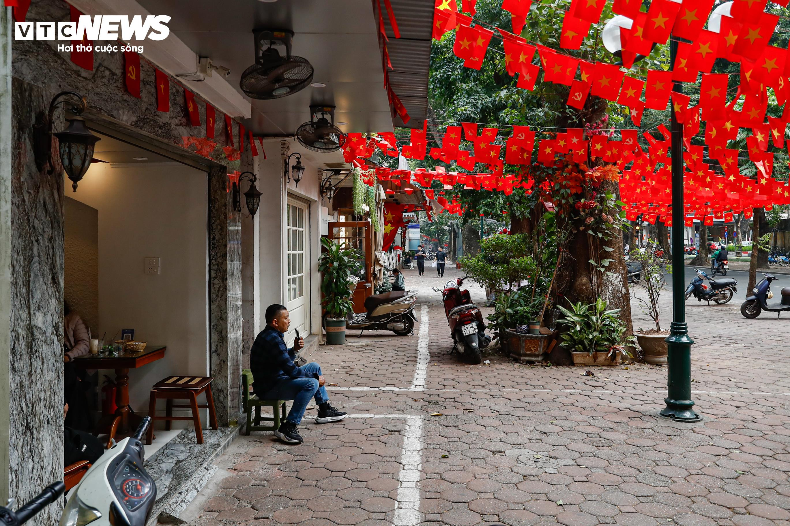 Tuyến phố đẹp nhất Hà Nội thông thoáng lạ thường sau khi lập lại trật tự vỉa hè - 5