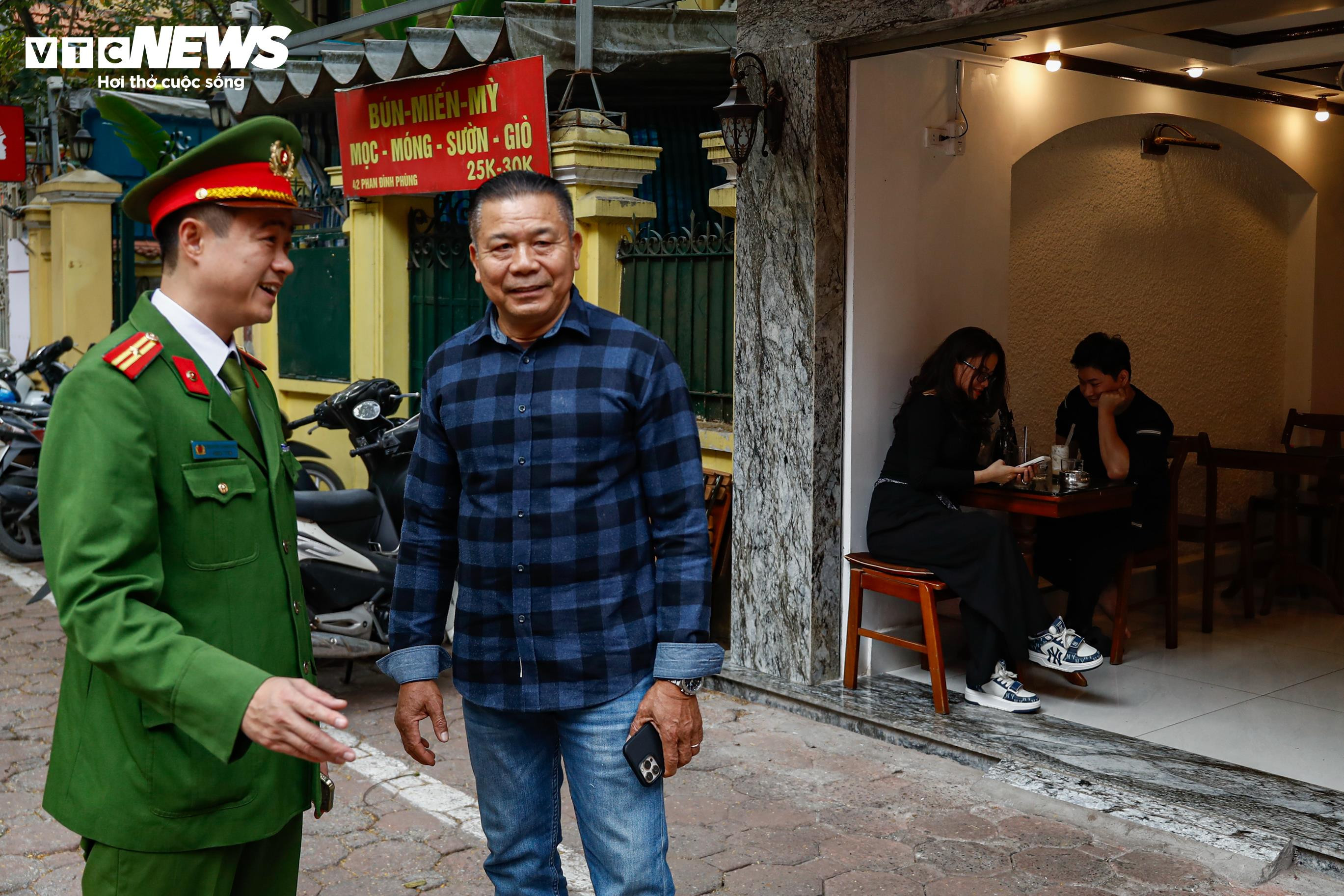 Tuyến phố đẹp nhất Hà Nội thông thoáng lạ thường sau khi lập lại trật tự vỉa hè - 10