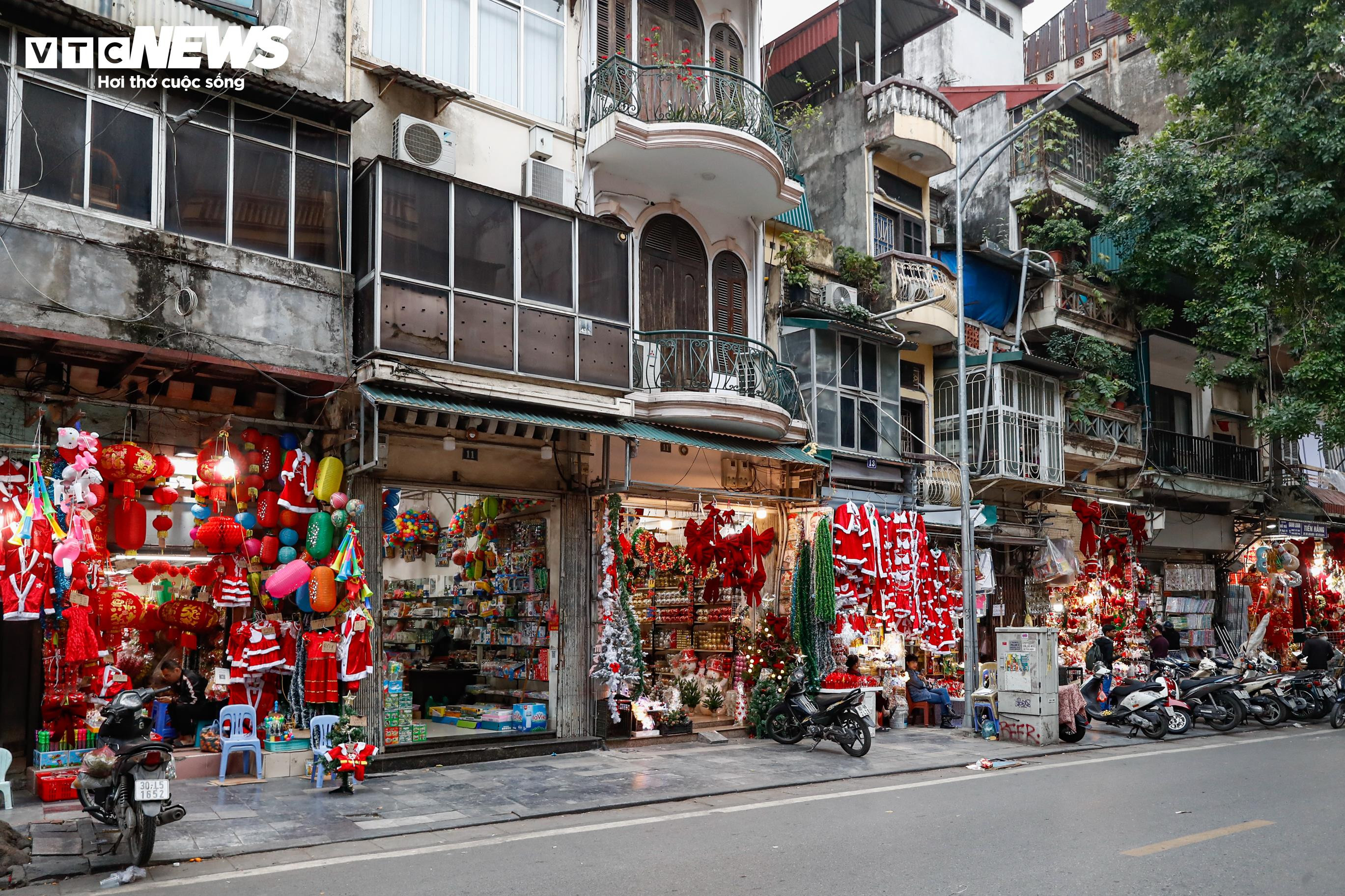 Tuyến phố đẹp nhất Hà Nội thông thoáng lạ thường sau khi lập lại trật tự vỉa hè - 19