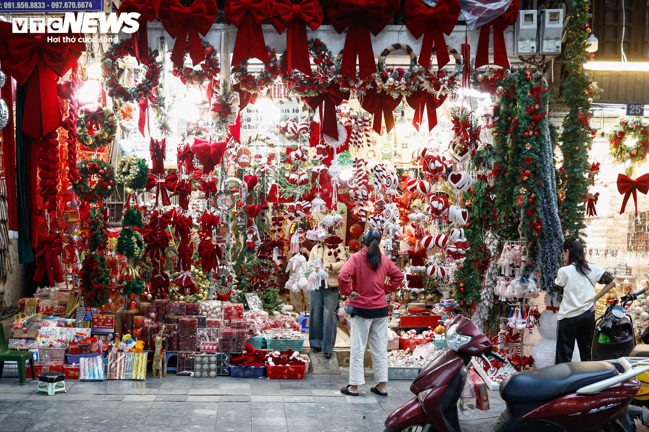Tuyến phố đẹp nhất Hà Nội thông thoáng lạ thường sau khi lập lại trật tự vỉa hè - 14