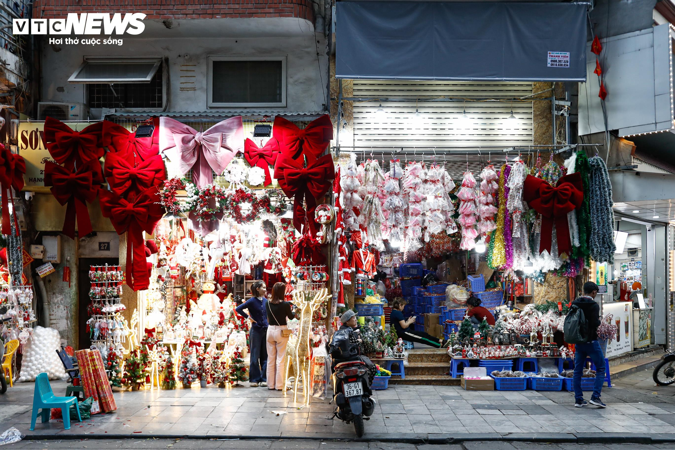 Tuyến phố đẹp nhất Hà Nội thông thoáng lạ thường sau khi lập lại trật tự vỉa hè - 15