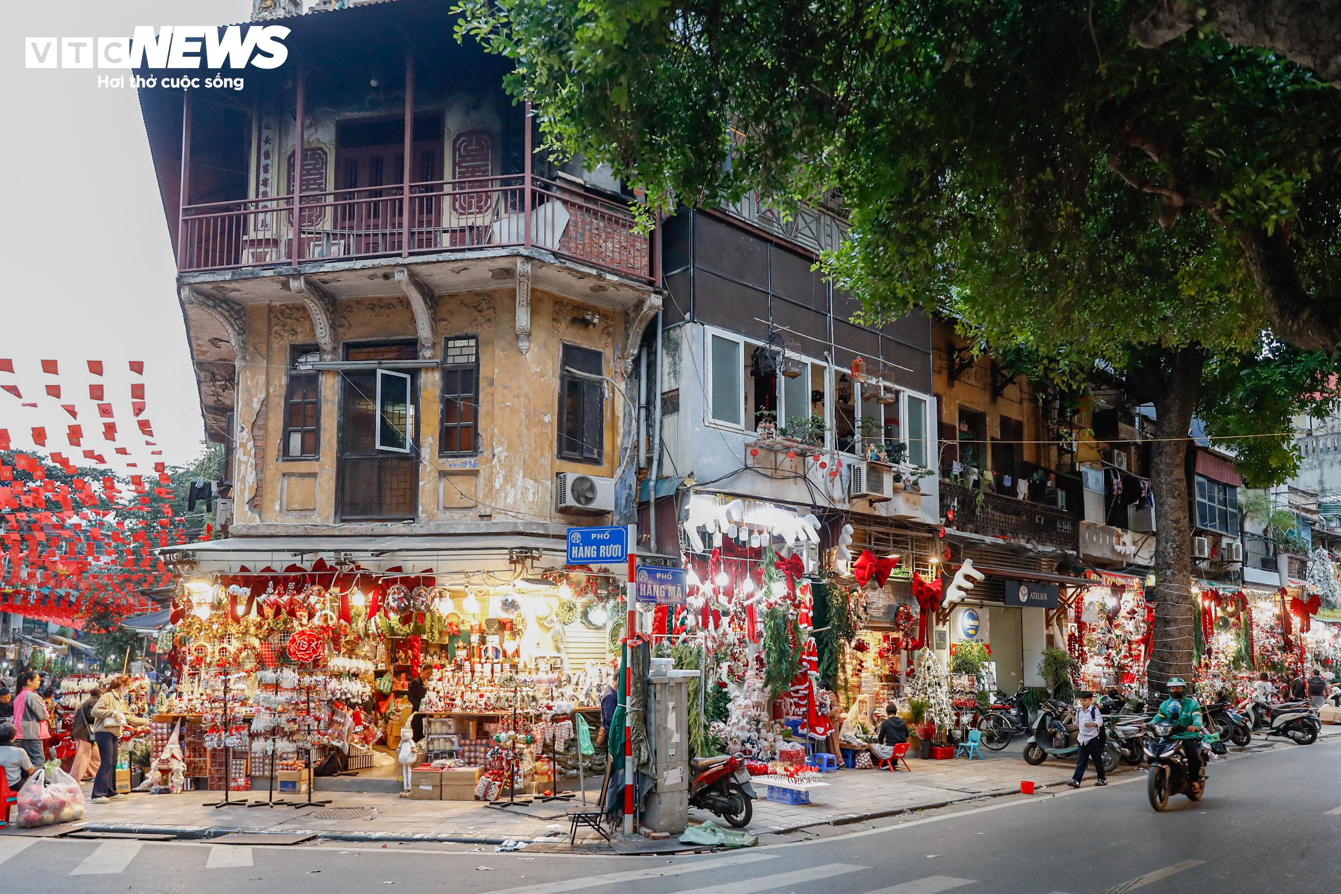 Tuyến phố đẹp nhất Hà Nội thông thoáng lạ thường sau khi lập lại trật tự vỉa hè - 11