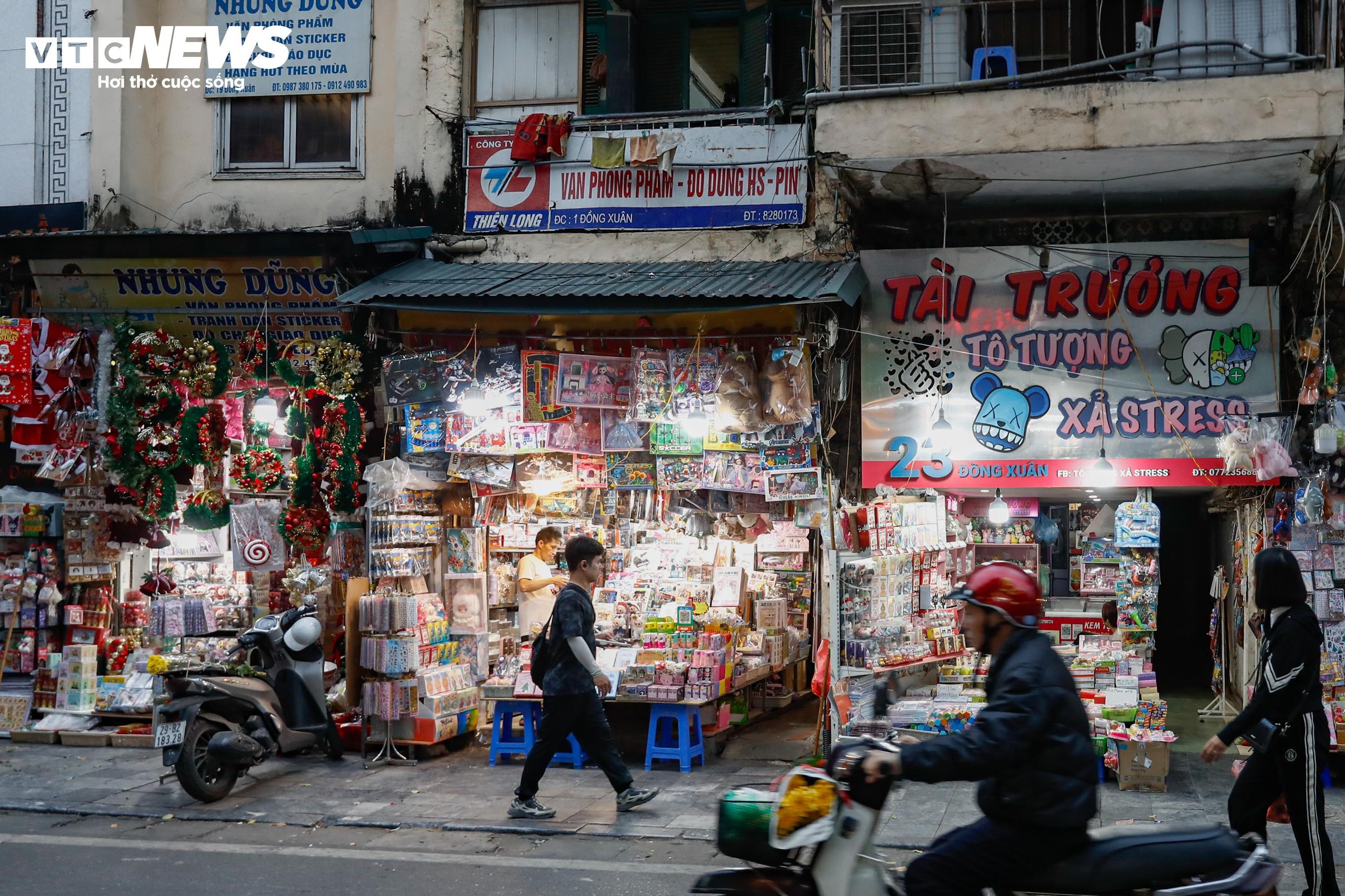 Tuyến phố đẹp nhất Hà Nội thông thoáng lạ thường sau khi lập lại trật tự vỉa hè - 18