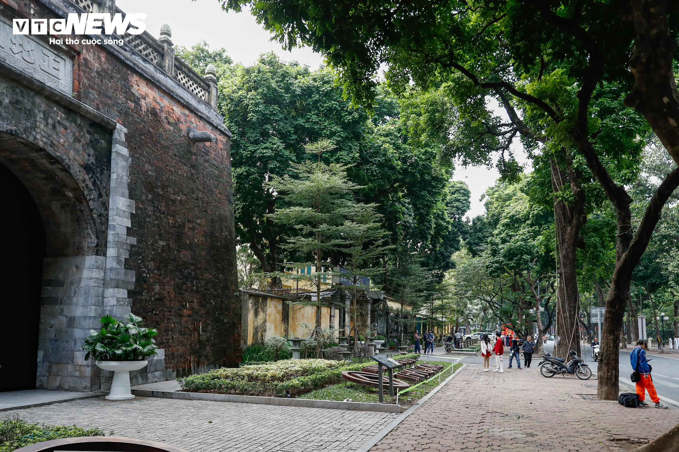 Tuyến phố đẹp nhất Hà Nội thông thoáng lạ thường sau khi lập lại trật tự vỉa hè - 2