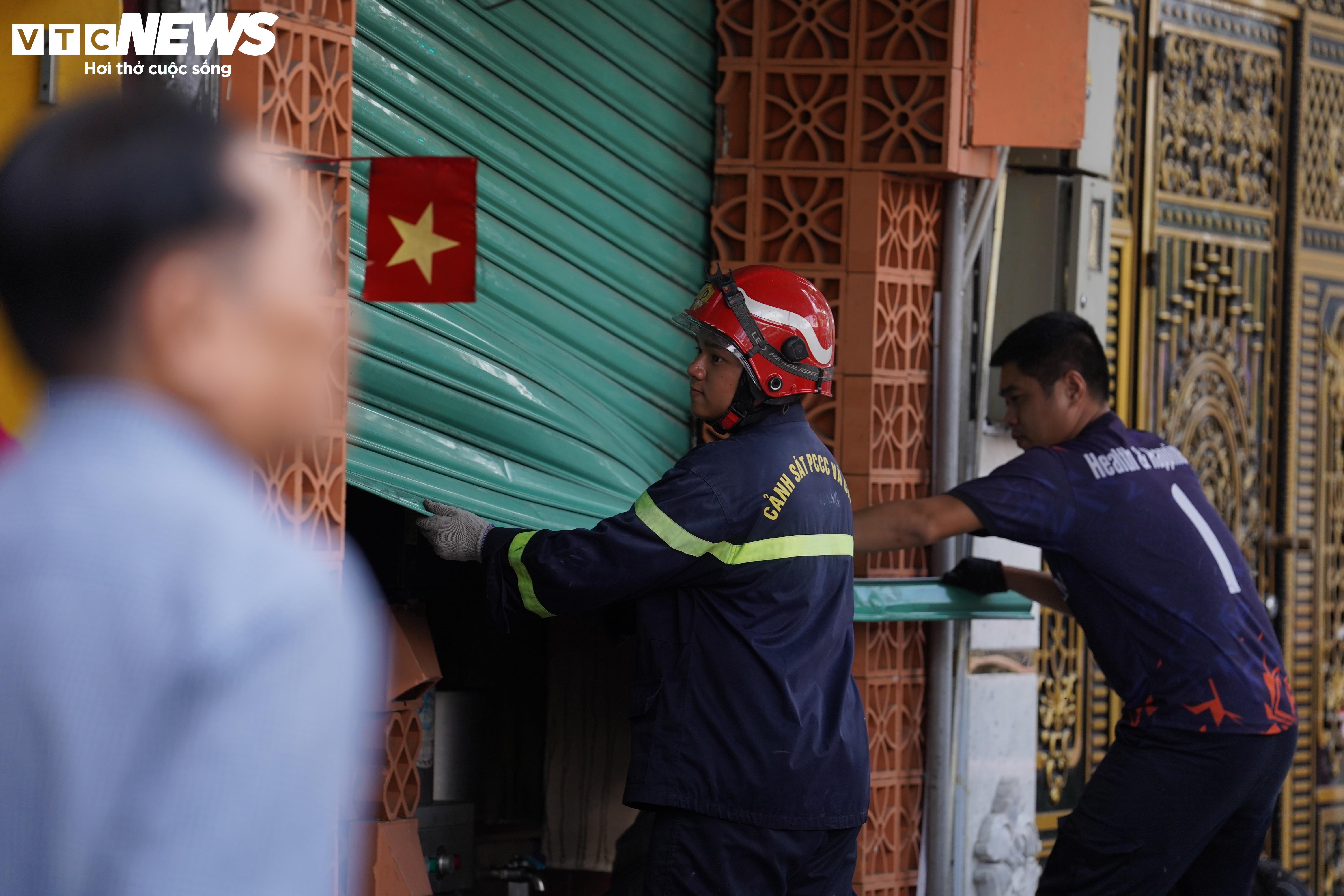 Hiện trường vụ cháy làm 4 người tử vong thương tâm - 4