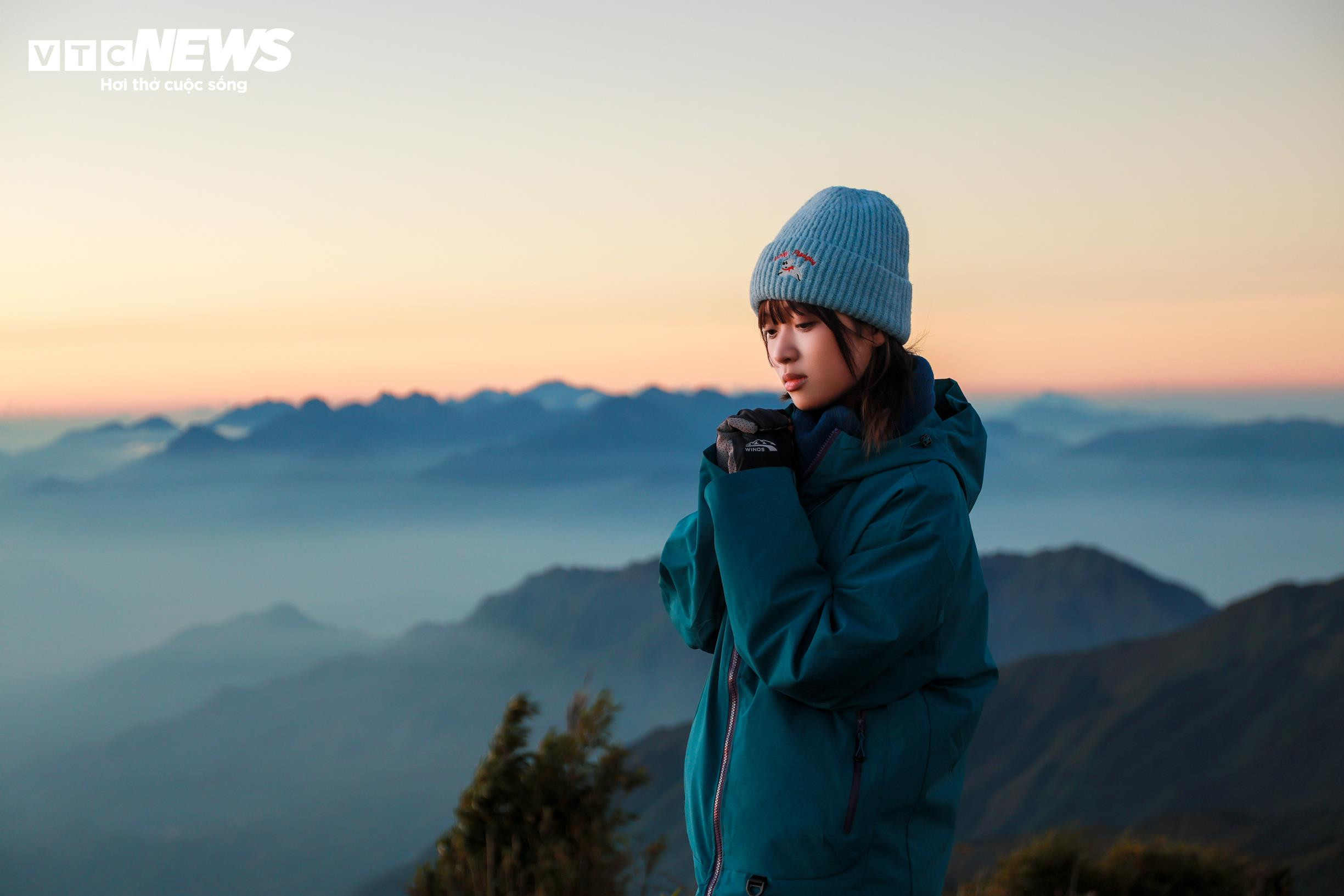 Biển mây bồng bềnh mùa cuối năm, Lùng Cúng thành điểm hẹn của dân trekking - 10