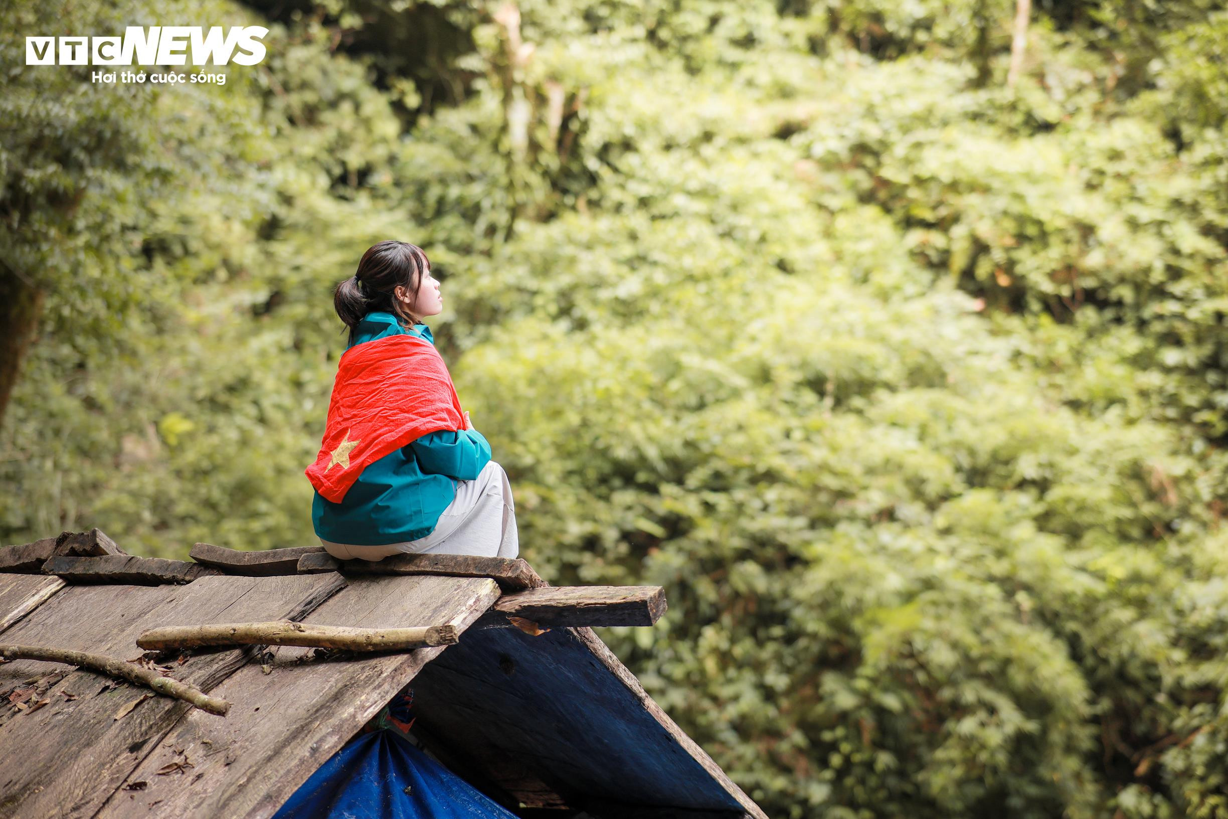 Biển mây bồng bềnh mùa cuối năm, Lùng Cúng thành điểm hẹn của dân trekking - 12