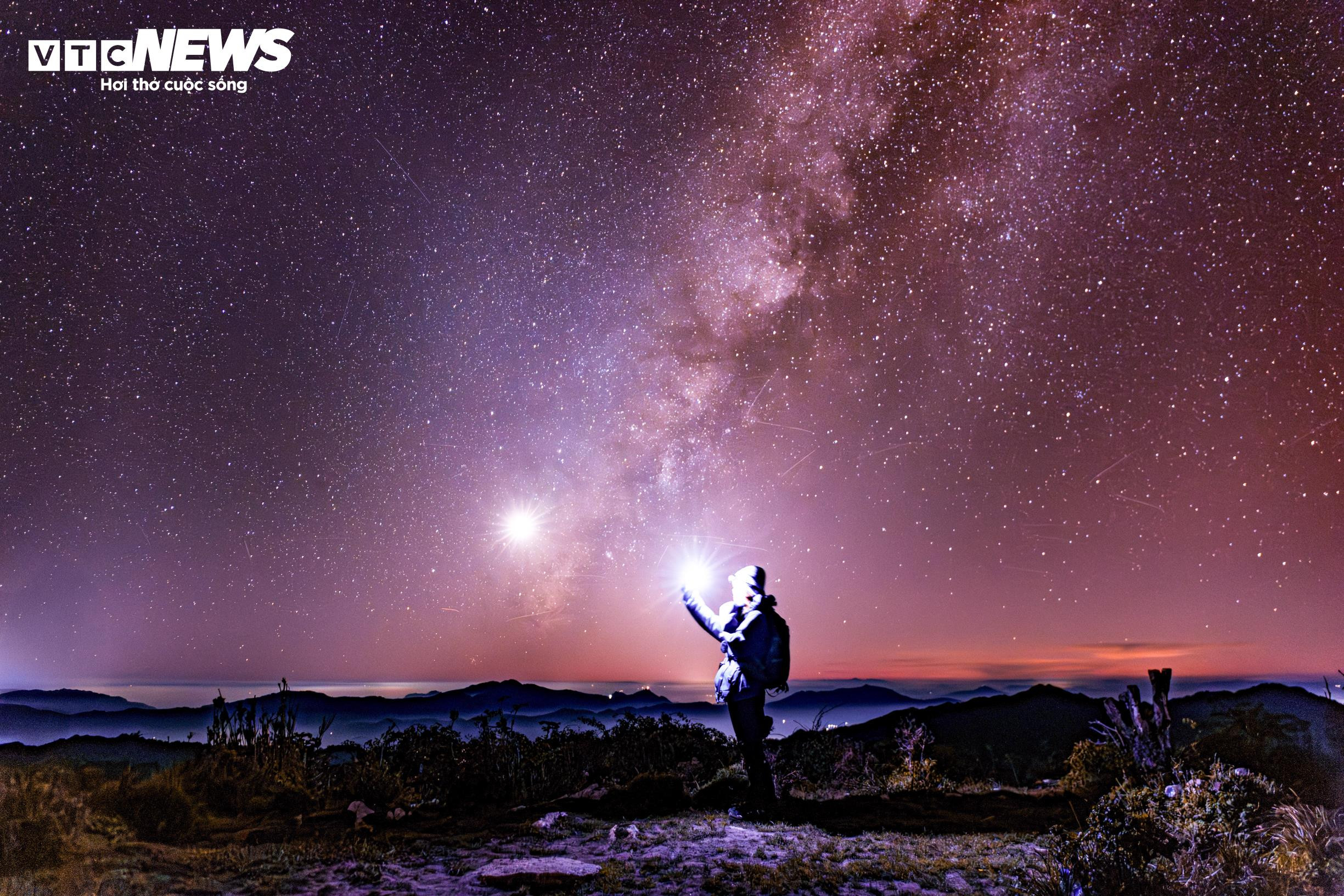 Biển mây bồng bềnh mùa cuối năm, Lùng Cúng thành điểm hẹn của dân trekking - 9