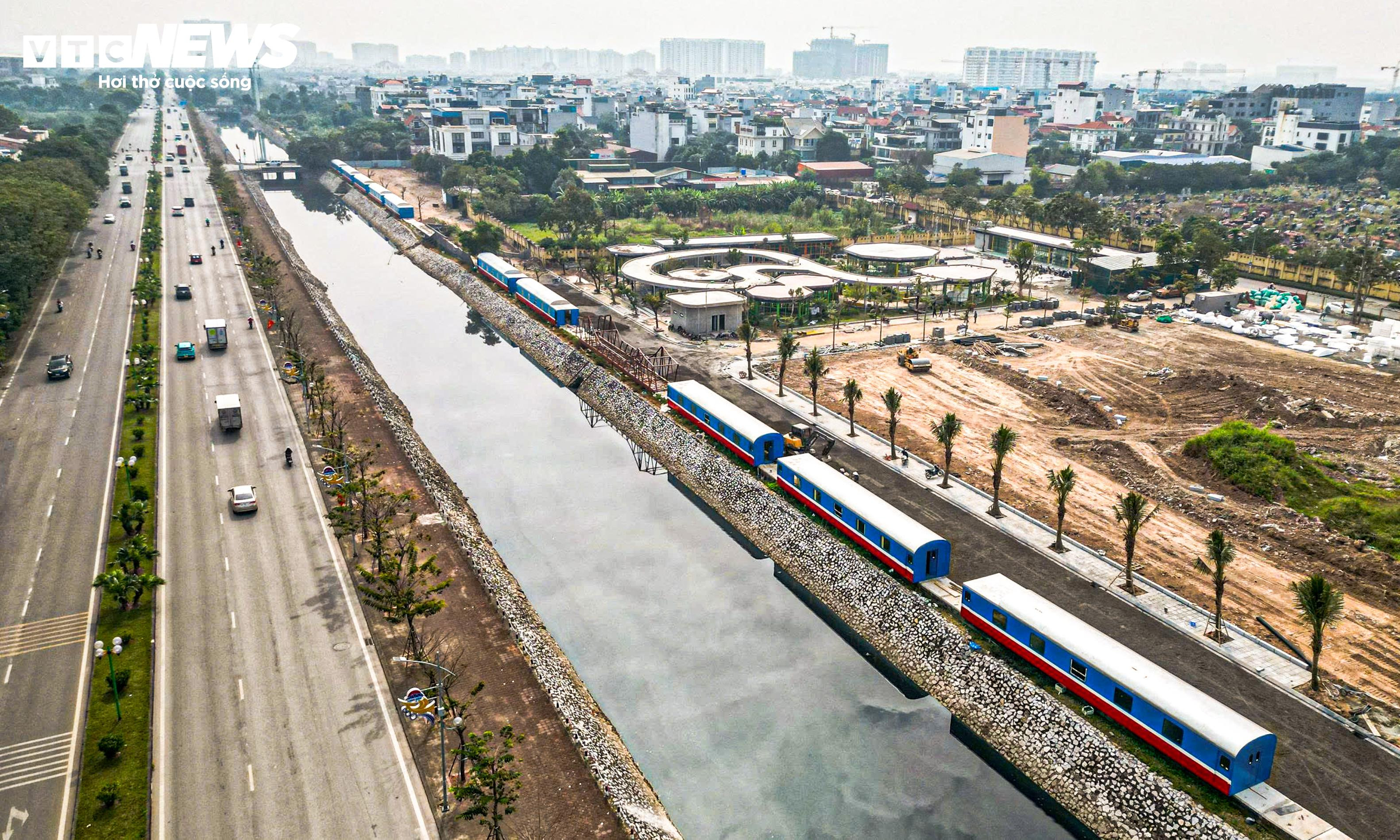 Mục sở thị khu nhà uốn lượn 'hình rắn' hiếm thấy tại làng nghề Lệ Mật - 13