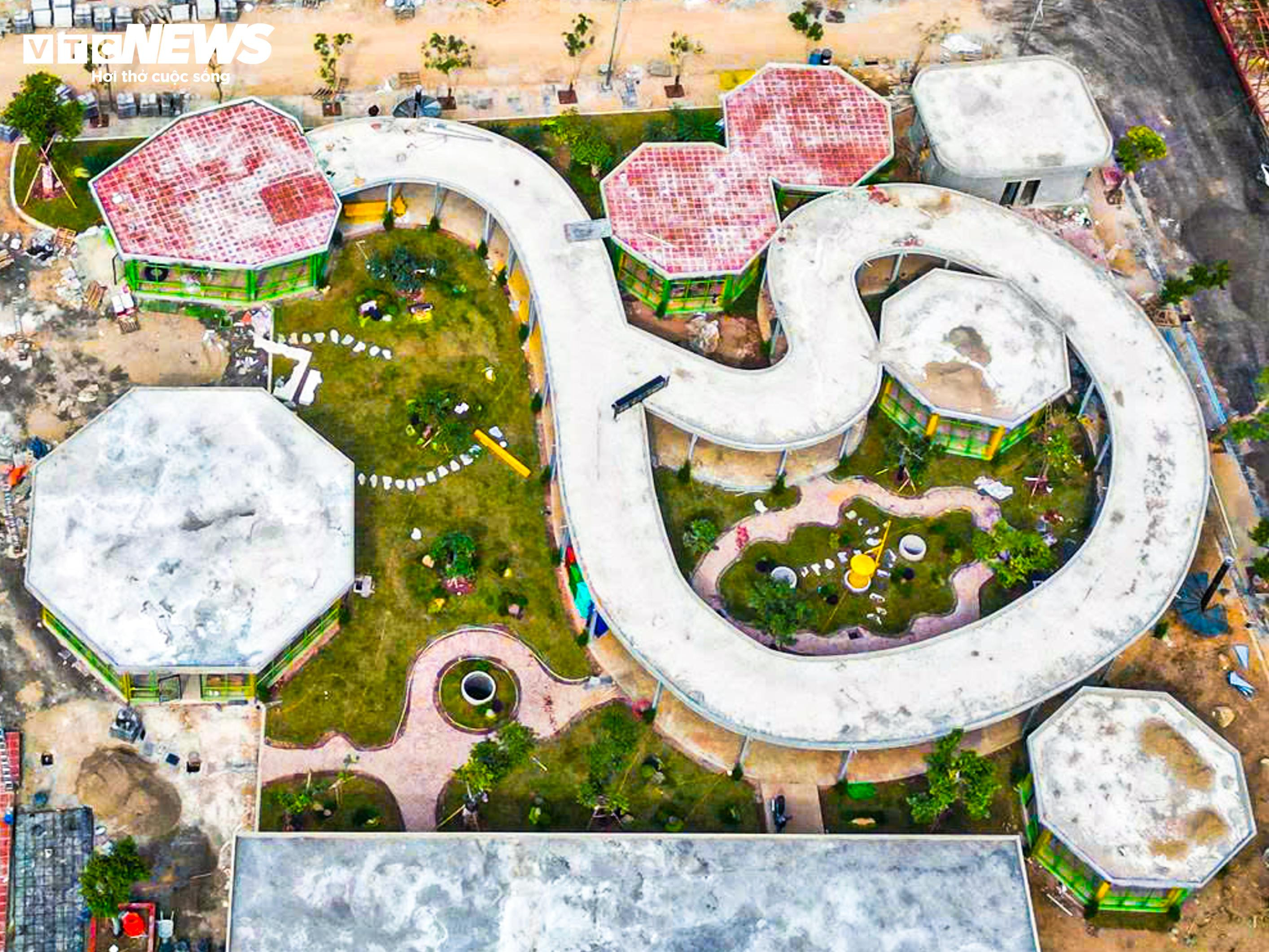 Mục sở thị khu nhà uốn lượn 'hình rắn' hiếm thấy tại làng nghề Lệ Mật - 4