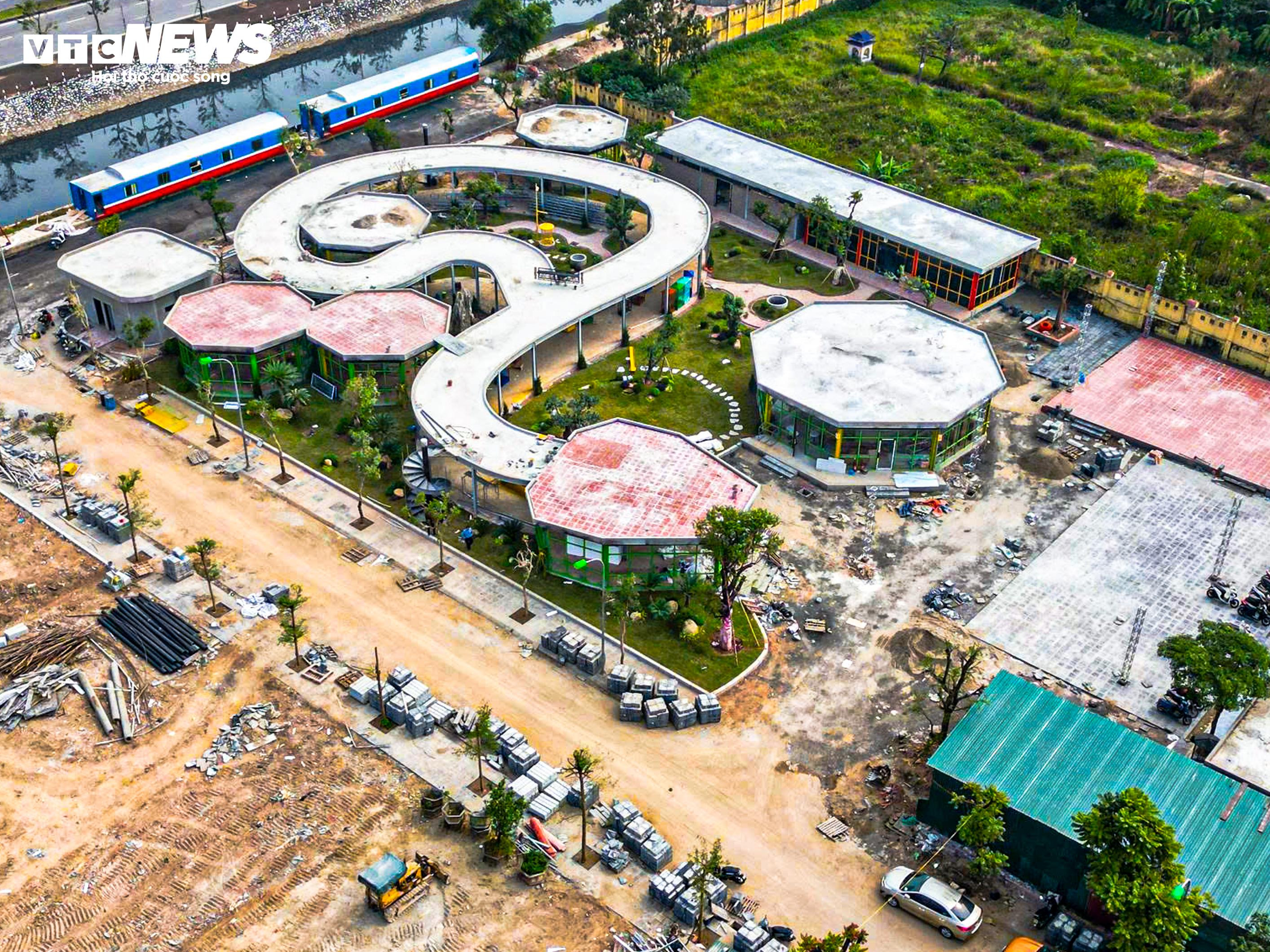 Mục sở thị khu nhà uốn lượn 'hình rắn' hiếm thấy tại làng nghề Lệ Mật - 6