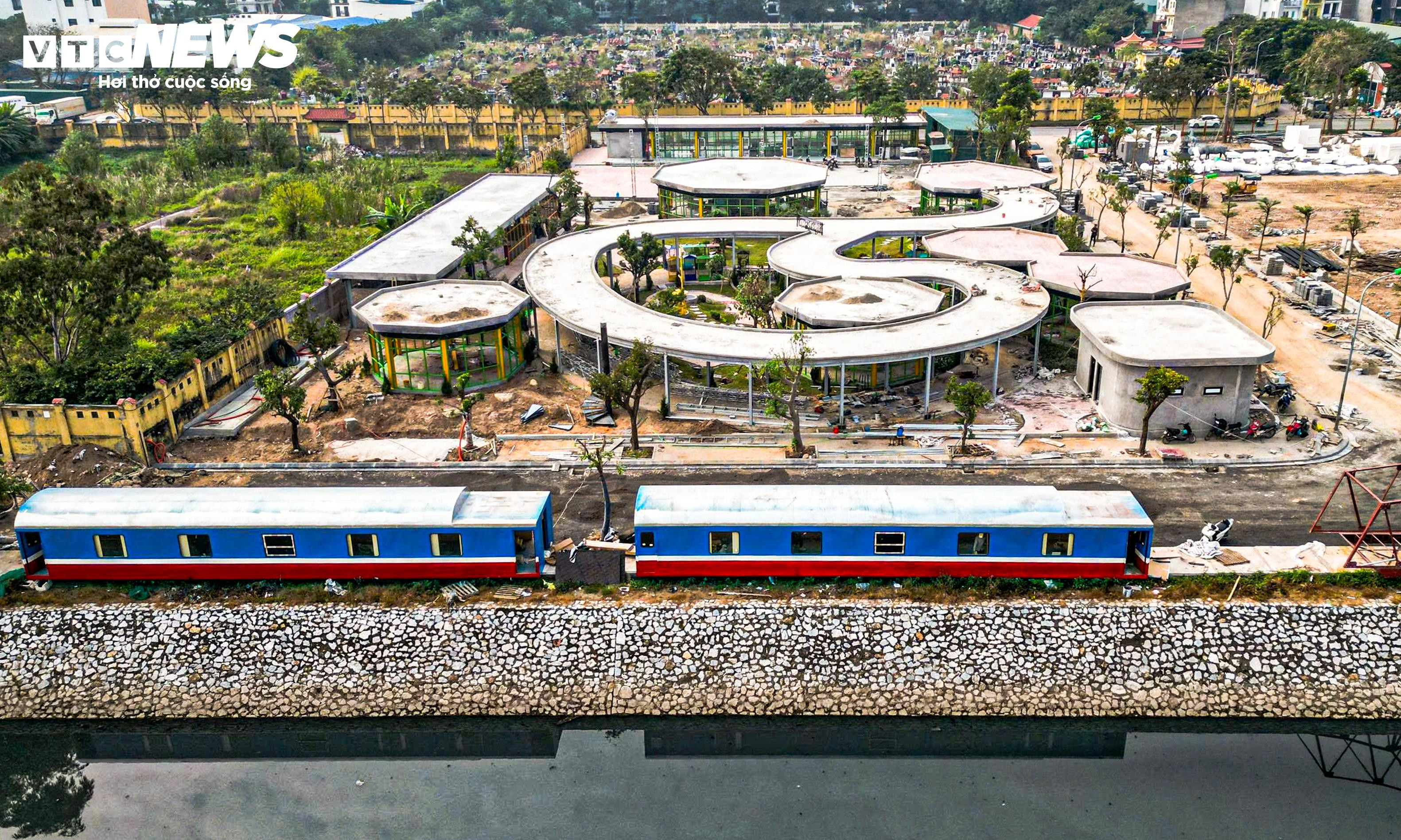 Mục sở thị khu nhà uốn lượn 'hình rắn' hiếm thấy tại làng nghề Lệ Mật - 7