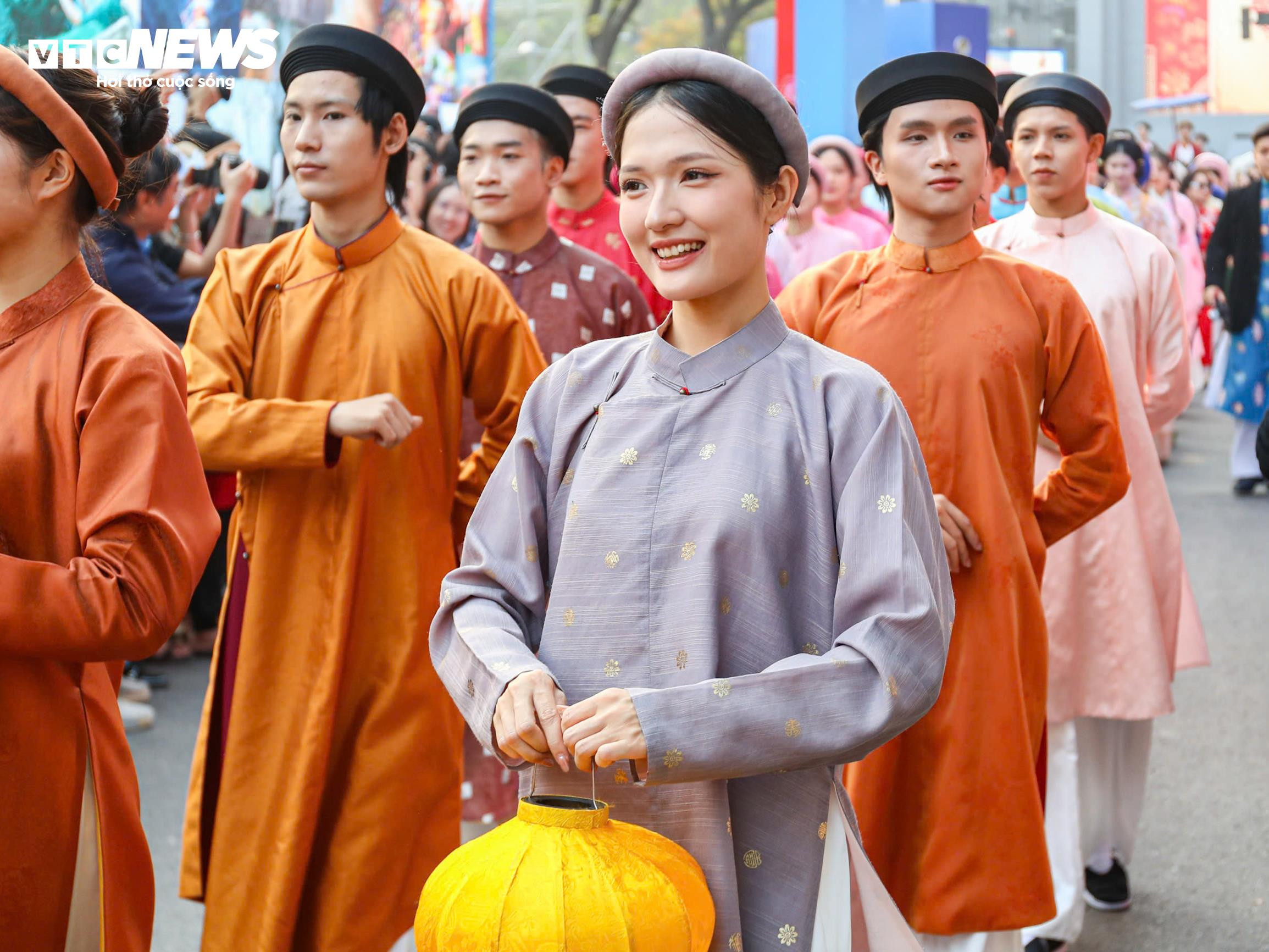 800 người mặc Việt phục tái hiện nghi lễ cưới xưa giữa phố đi bộ hồ Gươm - 12