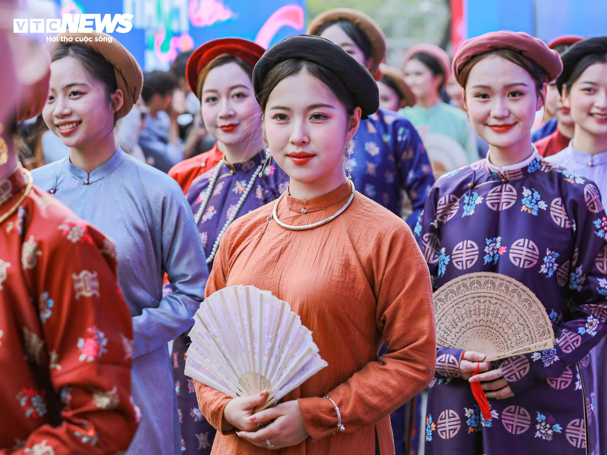 800 người mặc Việt phục tái hiện nghi lễ cưới xưa giữa phố đi bộ hồ Gươm - 5