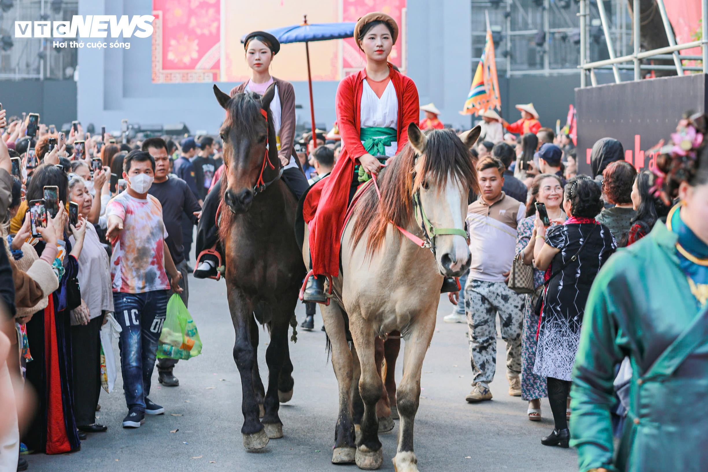 800 người mặc Việt phục tái hiện nghi lễ cưới xưa giữa phố đi bộ hồ Gươm - 6