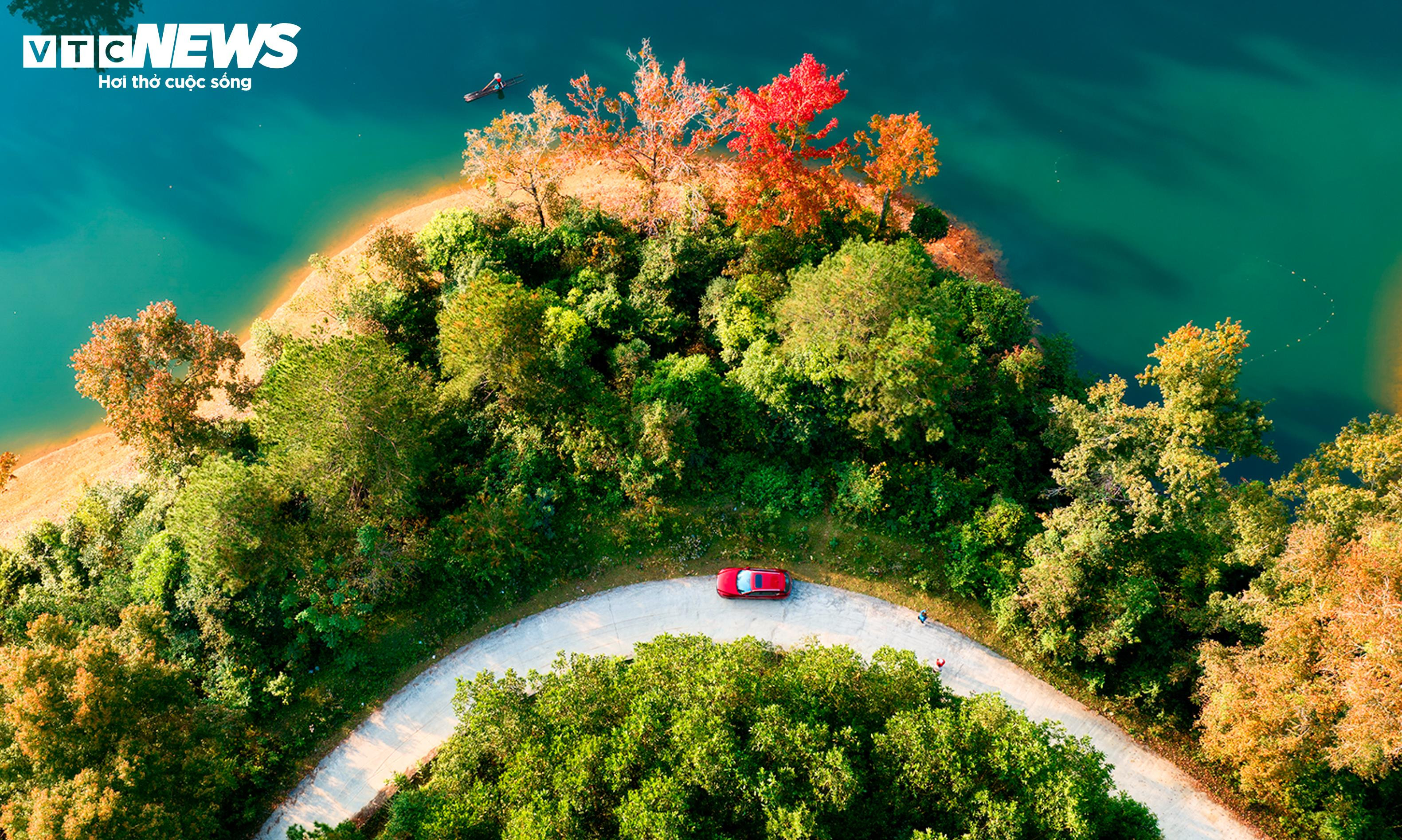 Den konstgjorda sjön i Cao Bang är lika livfull som det europeiska landskapet under höstens lövverksäsong - 6