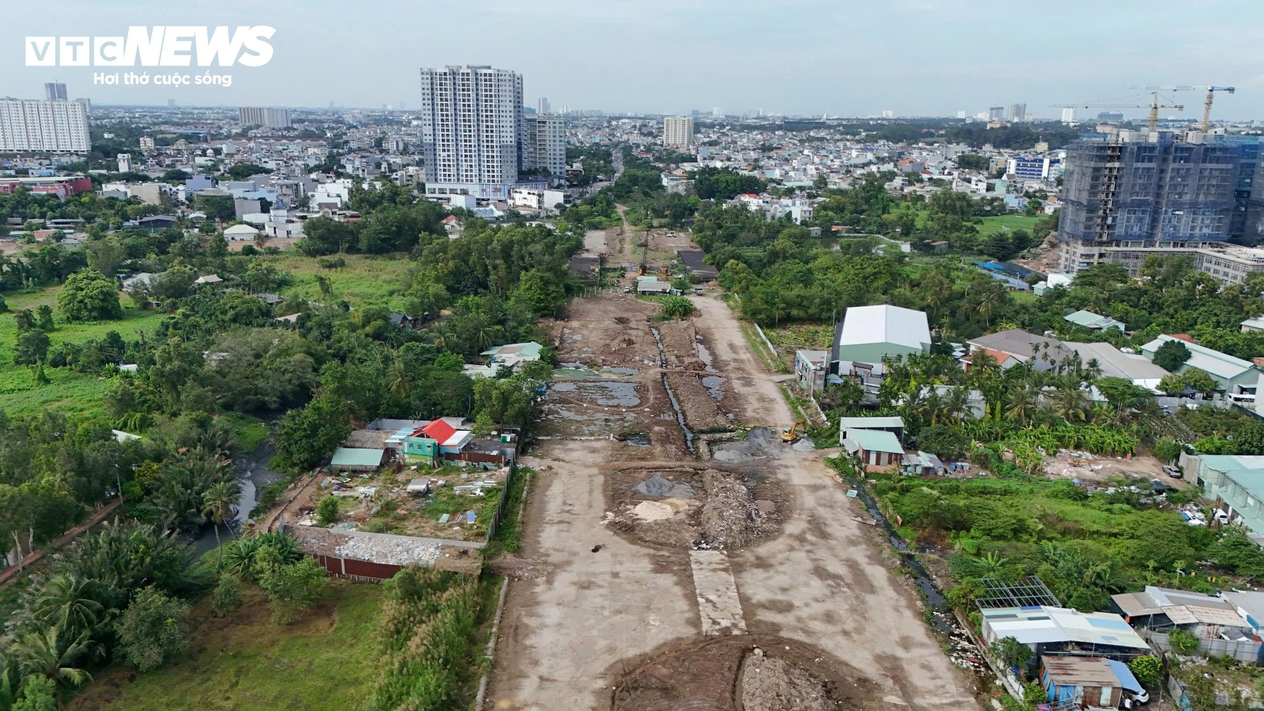 Cận cảnh 'nút thắt' Vành đai 2 TP.HCM trước ngày tái khởi động - 2