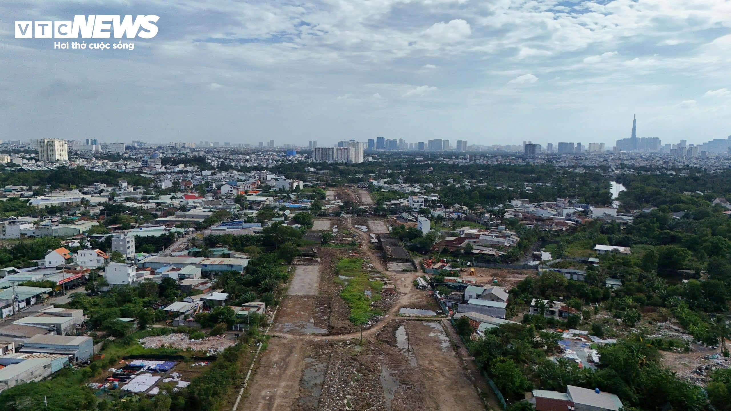 Cận cảnh 'nút thắt' Vành đai 2 TP.HCM trước ngày tái khởi động - 10