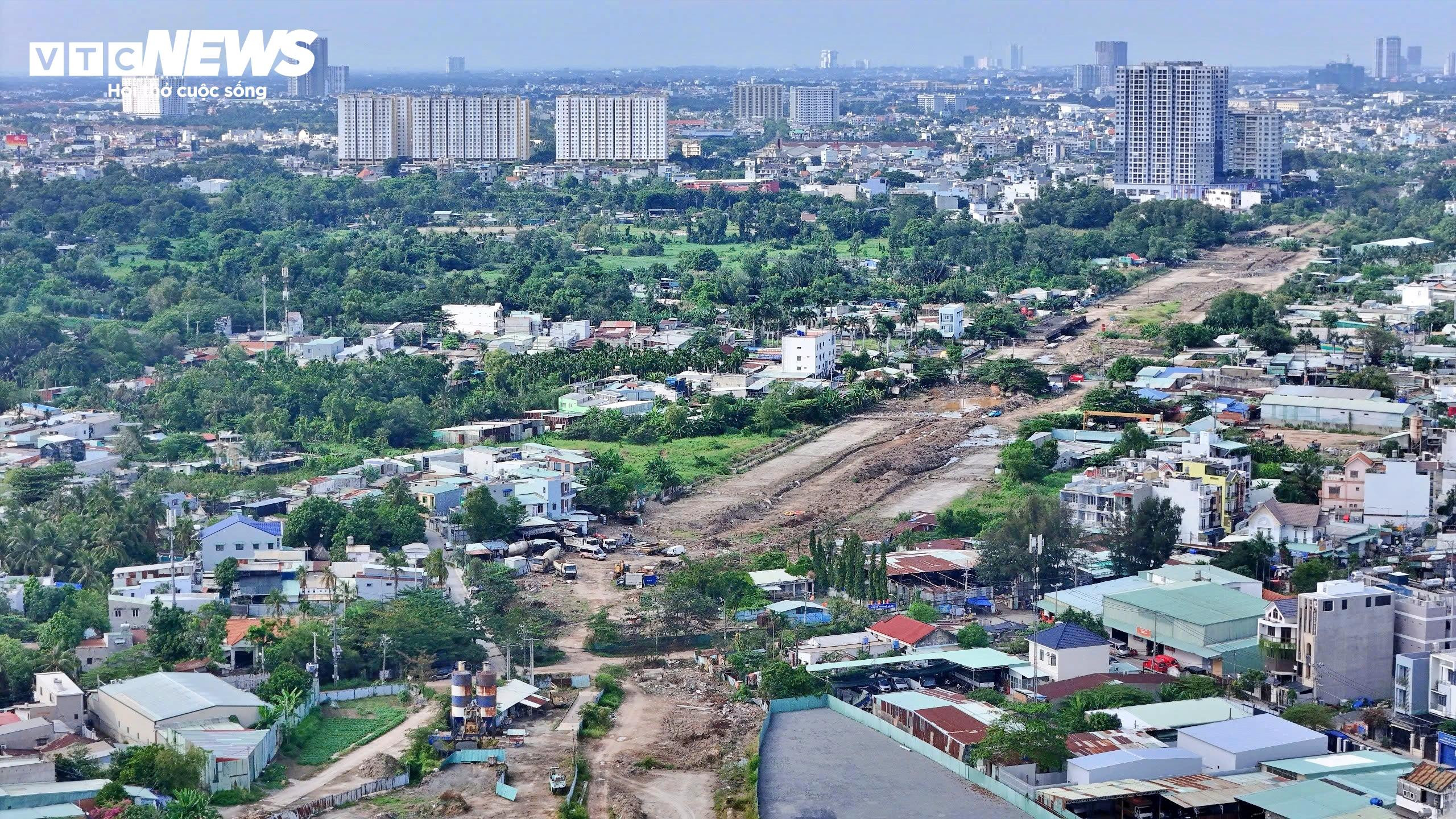 Cận cảnh 'nút thắt' Vành đai 2 TP.HCM trước ngày tái khởi động - 1