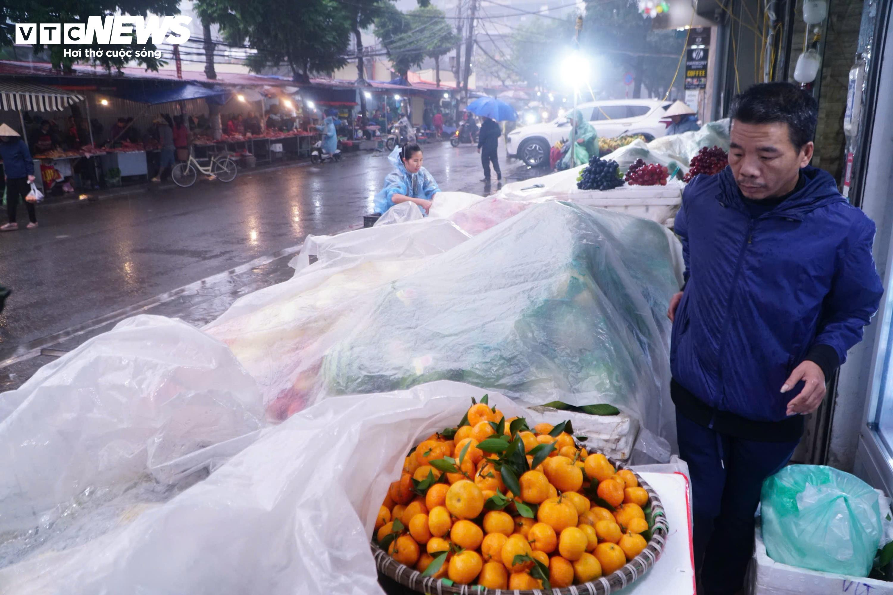 Hà Nội ra quân lập lại trật tự đô thị, dân tự giác dọn hàng quán trả lại vỉa hè - 13