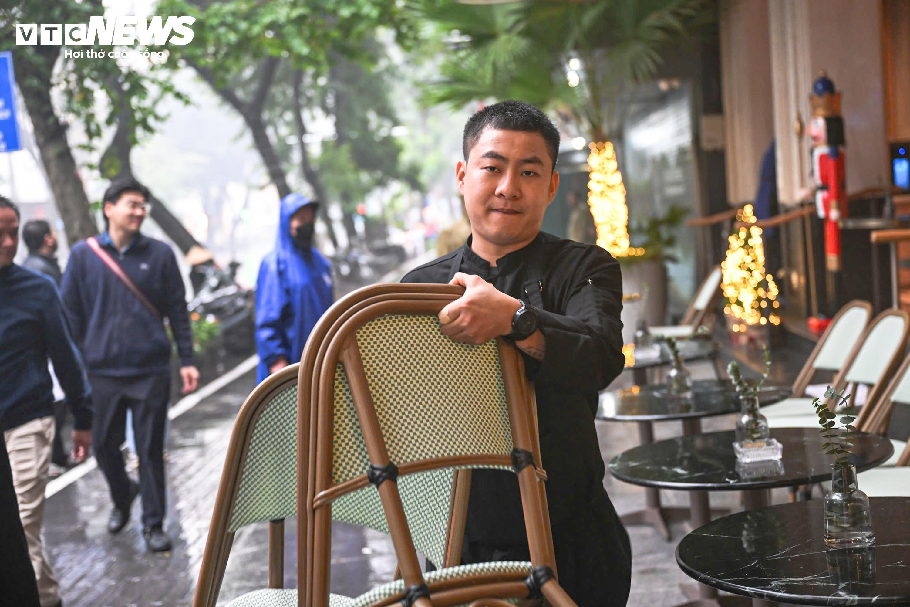 Hà Nội ra quân lập lại trật tự đô thị, dân tự giác dọn hàng quán trả lại vỉa hè - 8