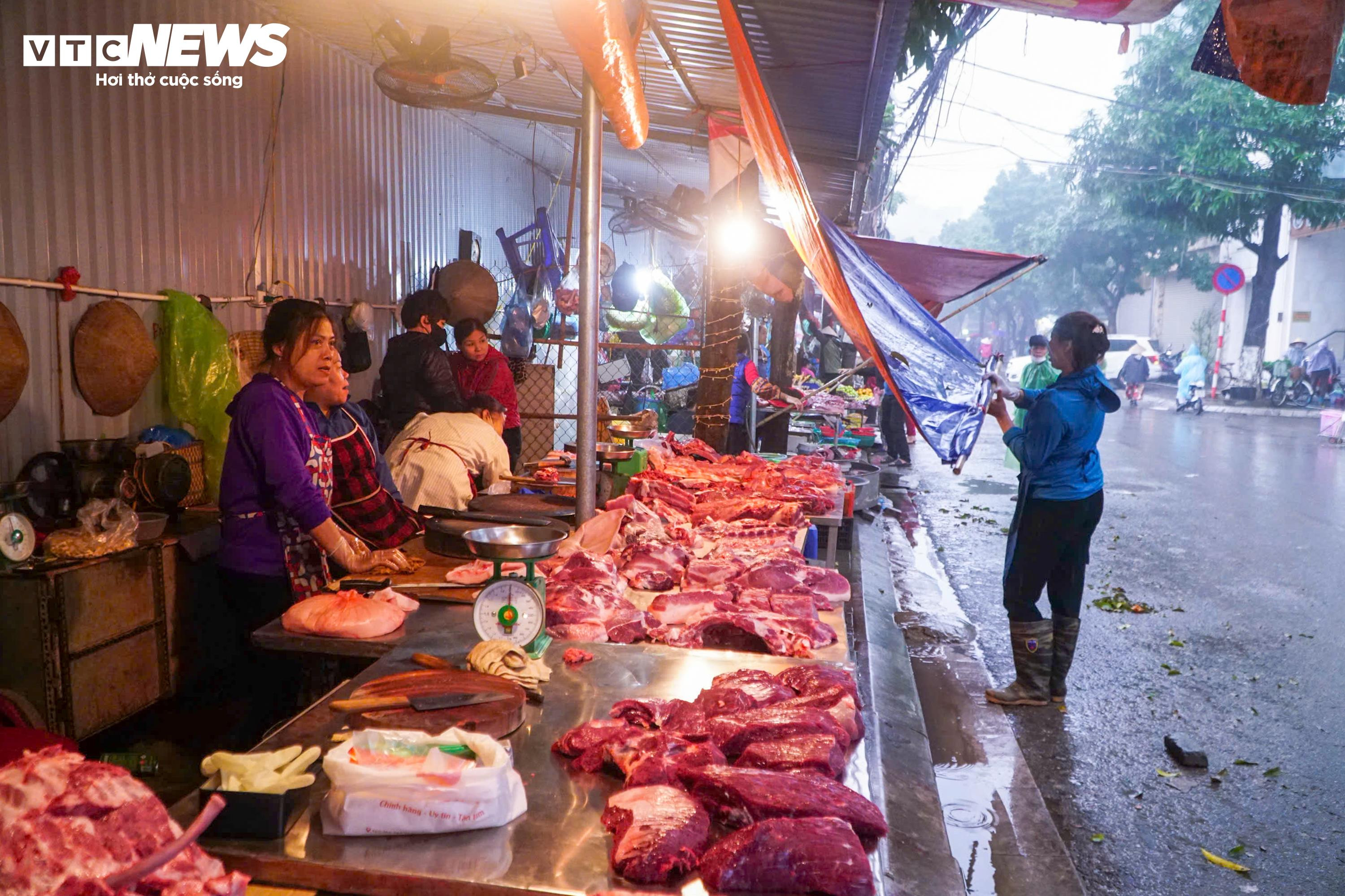 Hà Nội ra quân lập lại trật tự đô thị, dân tự giác dọn hàng quán trả lại vỉa hè - 14