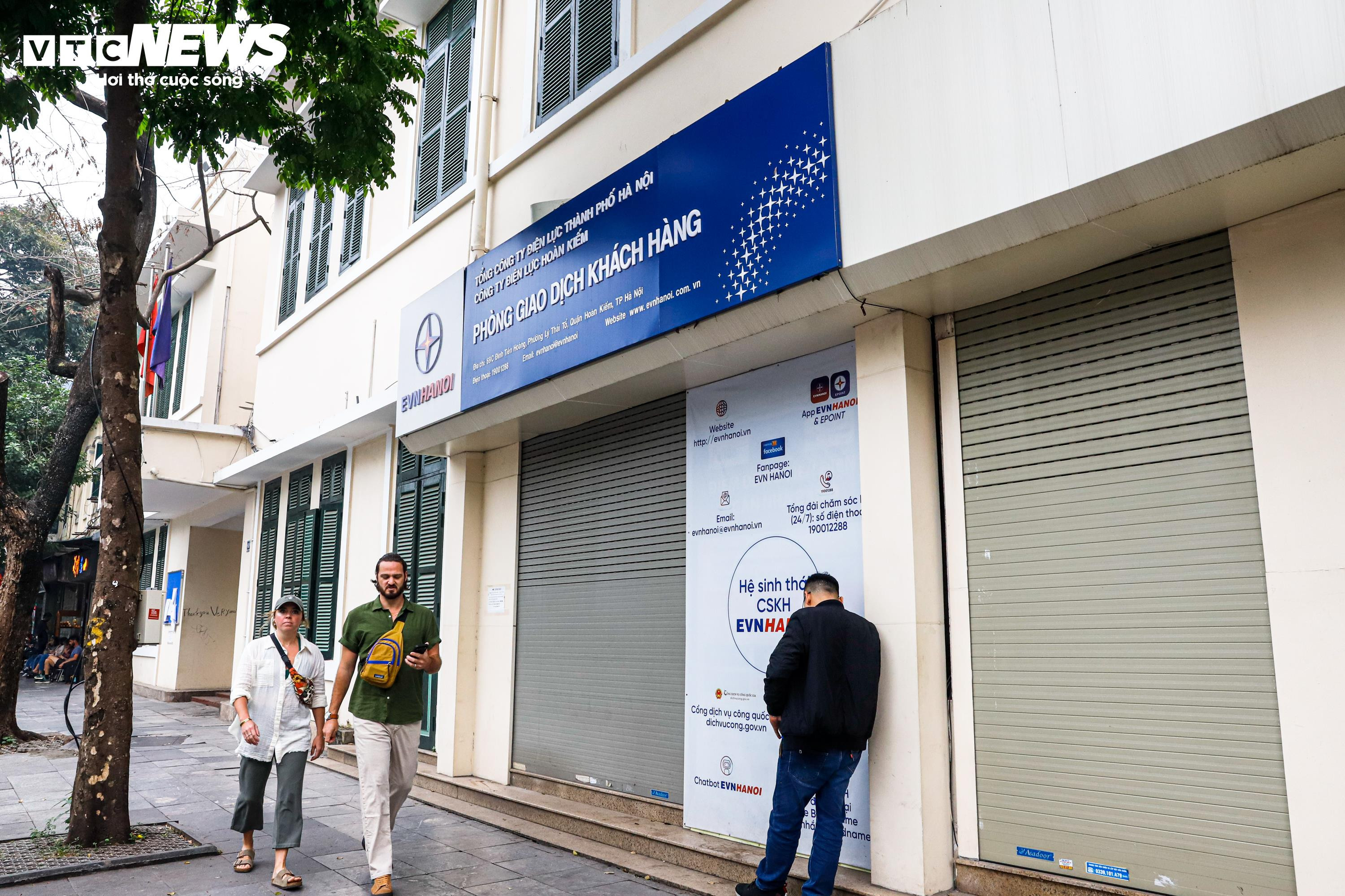 Hà Nội phá dỡ trụ sở cạnh hồ Hoàn Kiếm, chuẩn bị mặt bằng cho quảng trường mới - 11