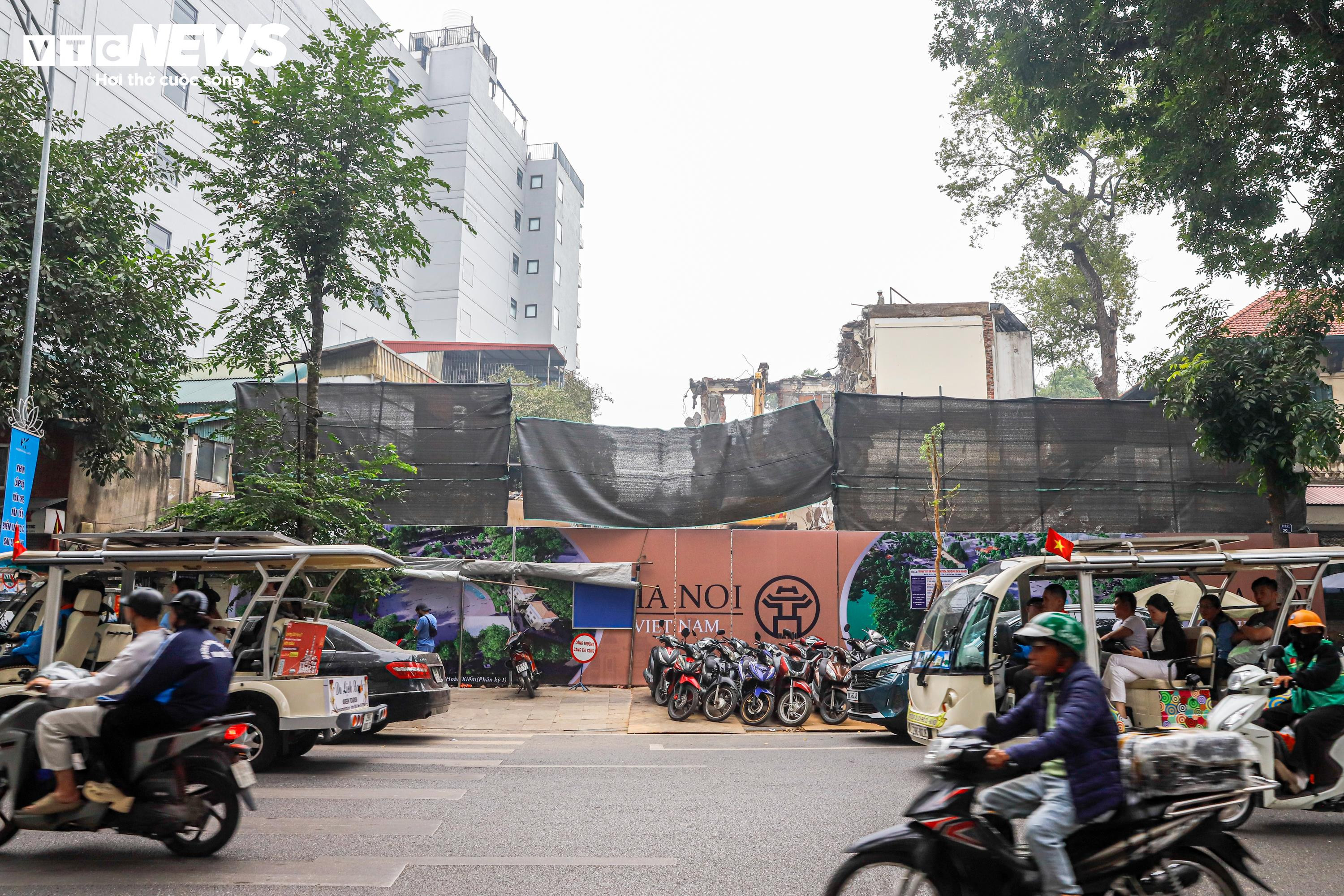 Hà Nội phá dỡ trụ sở cạnh hồ Hoàn Kiếm, chuẩn bị mặt bằng cho quảng trường mới - 1