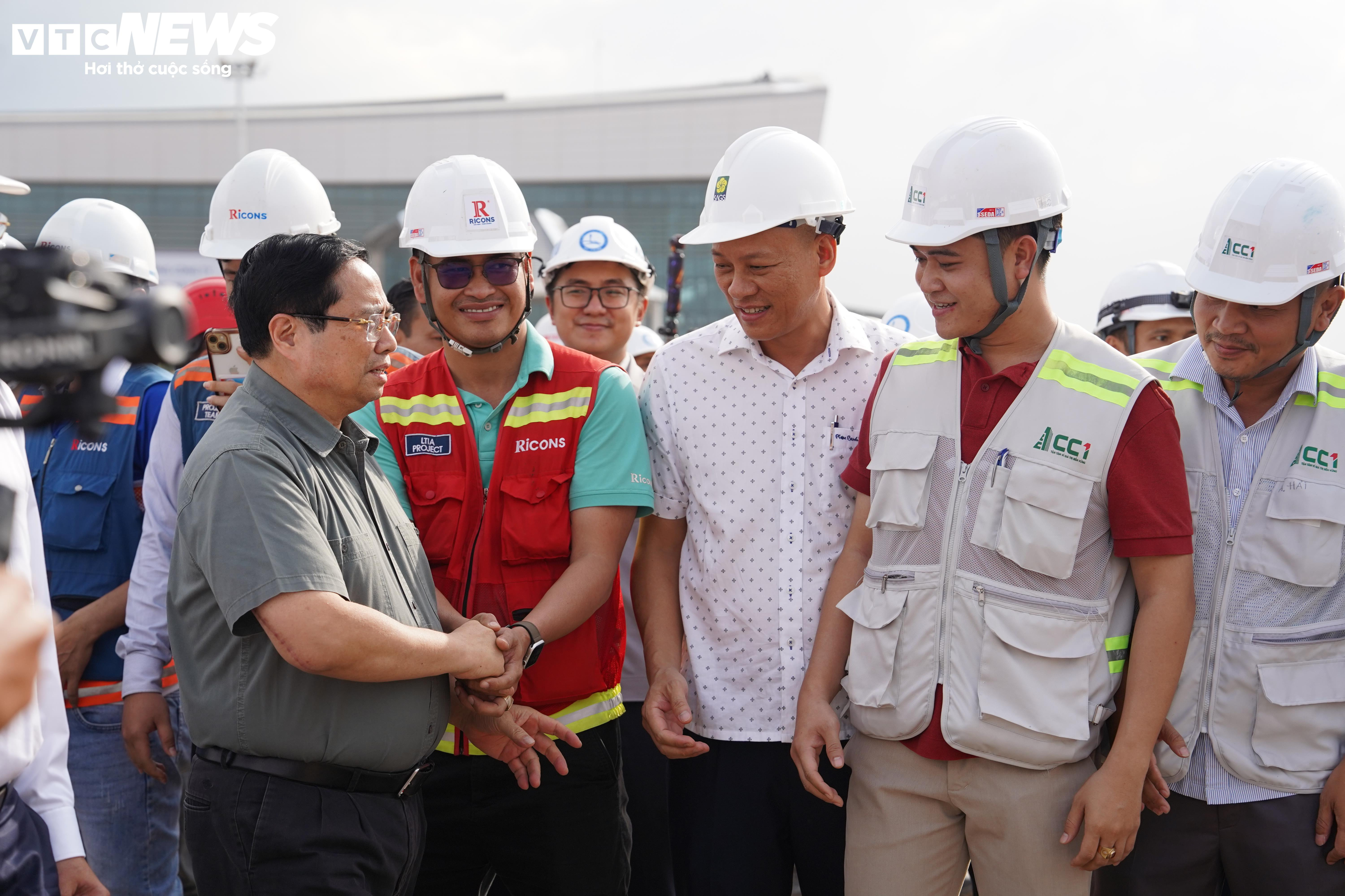 នាយករដ្ឋមន្ត្រី៖ អាកាសយានដ្ឋានឡុងថាញ់នឹងក្លាយជាមជ្ឈមណ្ឌលនៃការអភិវឌ្ឍសេដ្ឋកិច្ចអាកាសចរណ៍ - ២