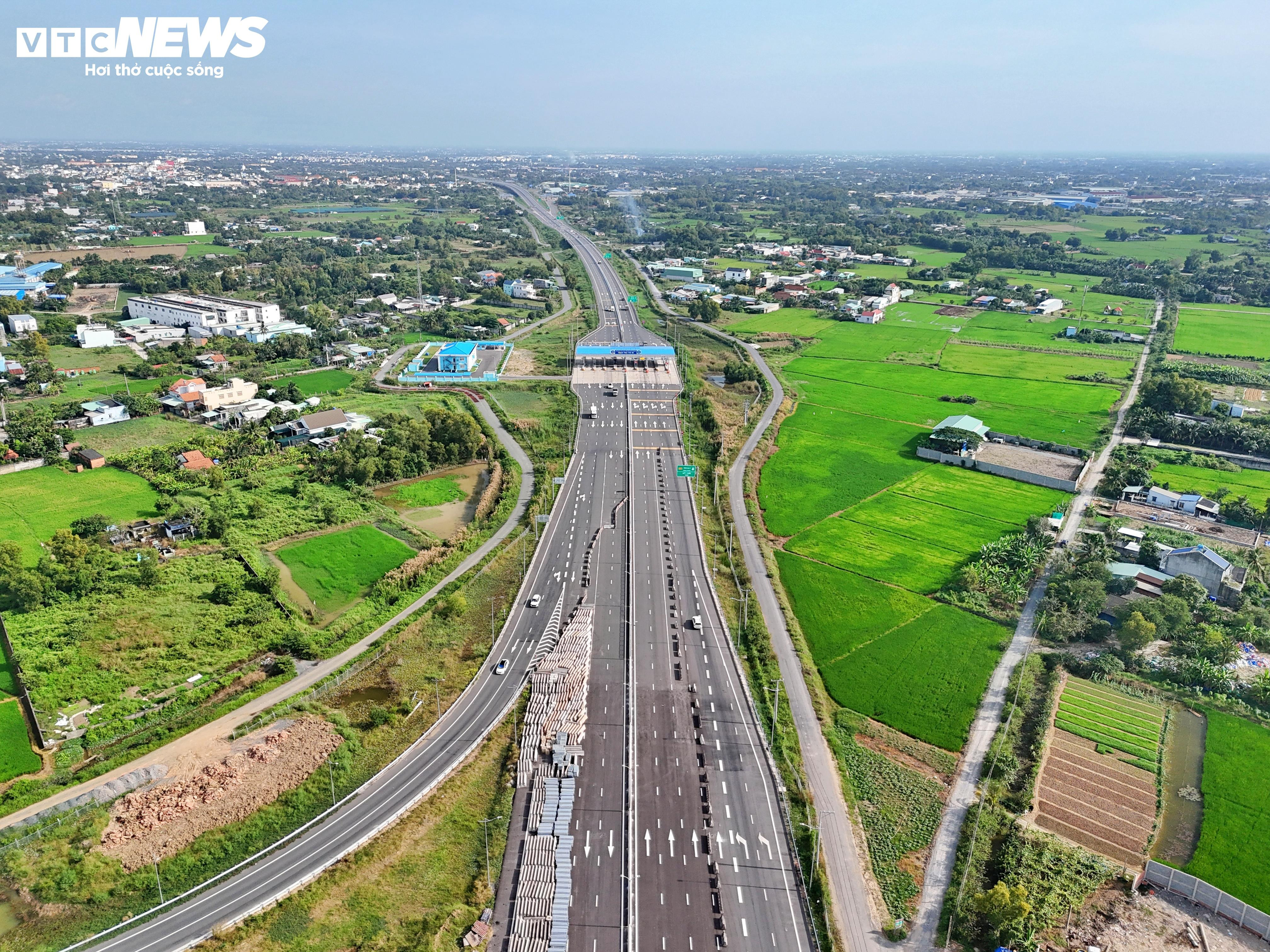 The final bottleneck on the Ben Luc - Long Thanh expressway accelerates towards completion - 11