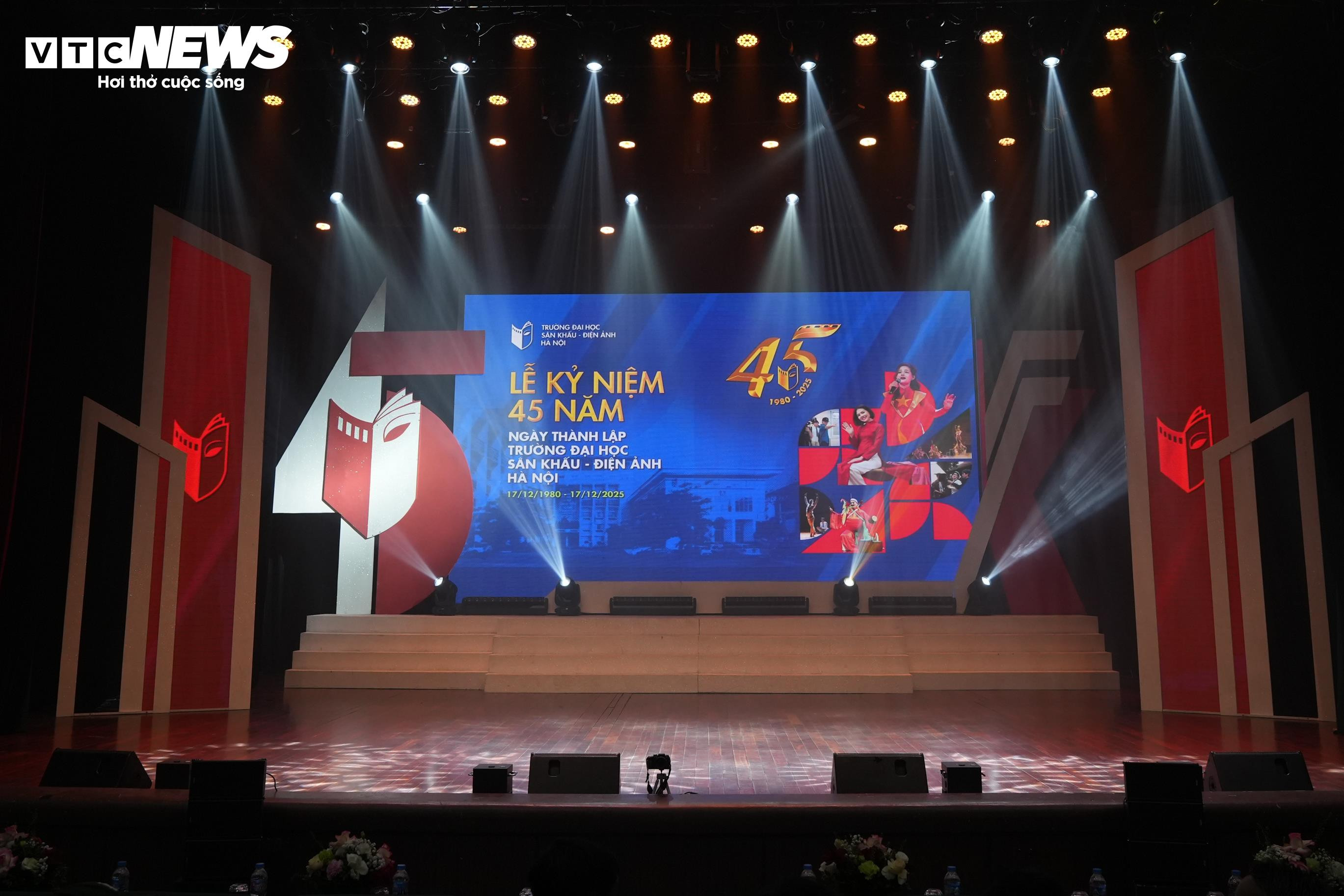 Từ những lớp học đơn sơ đến 45 năm khẳng định vị thế đào tạo nghệ thuật - 1