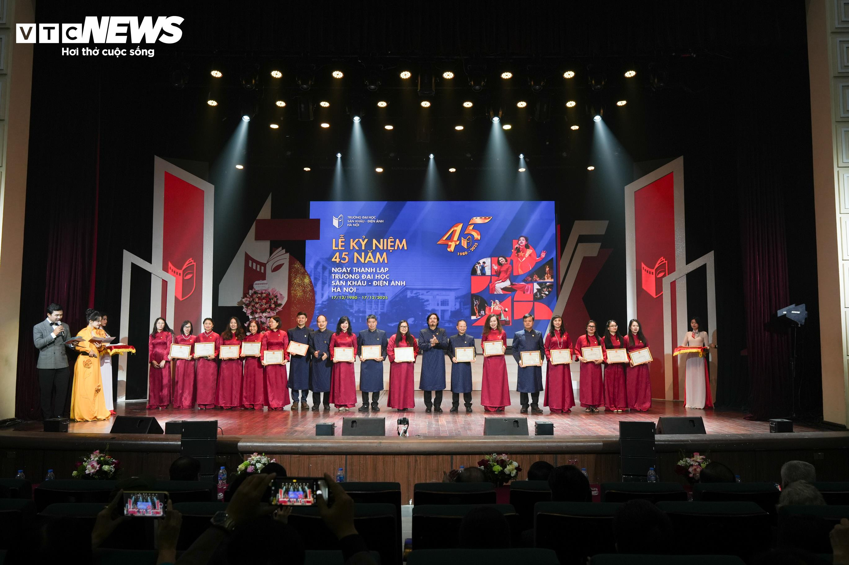 Từ những lớp học đơn sơ đến 45 năm khẳng định vị thế đào tạo nghệ thuật - 7