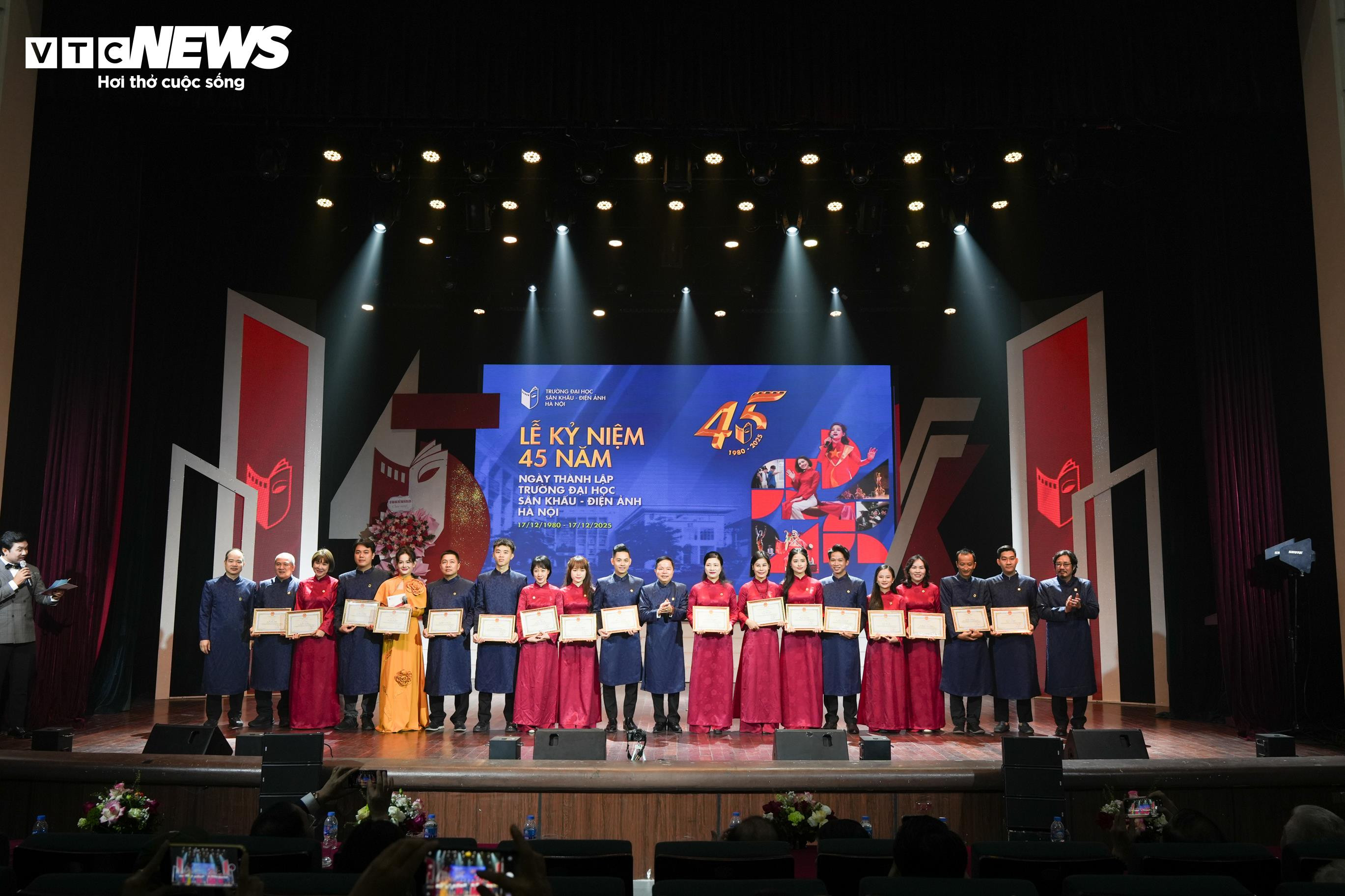 Từ những lớp học đơn sơ đến 45 năm khẳng định vị thế đào tạo nghệ thuật - 8