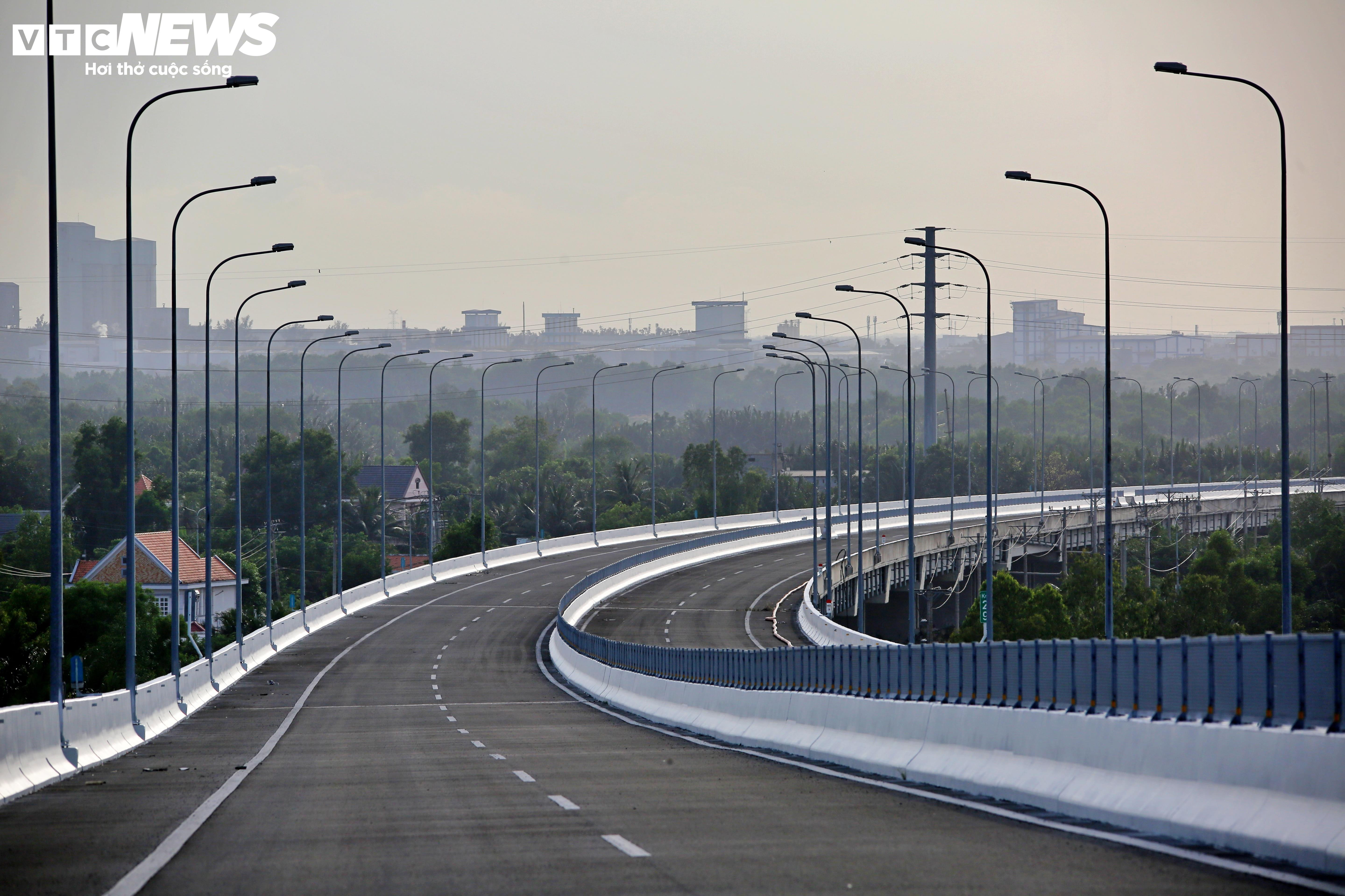 The final bottleneck on the Ben Luc - Long Thanh expressway accelerates towards completion - 6