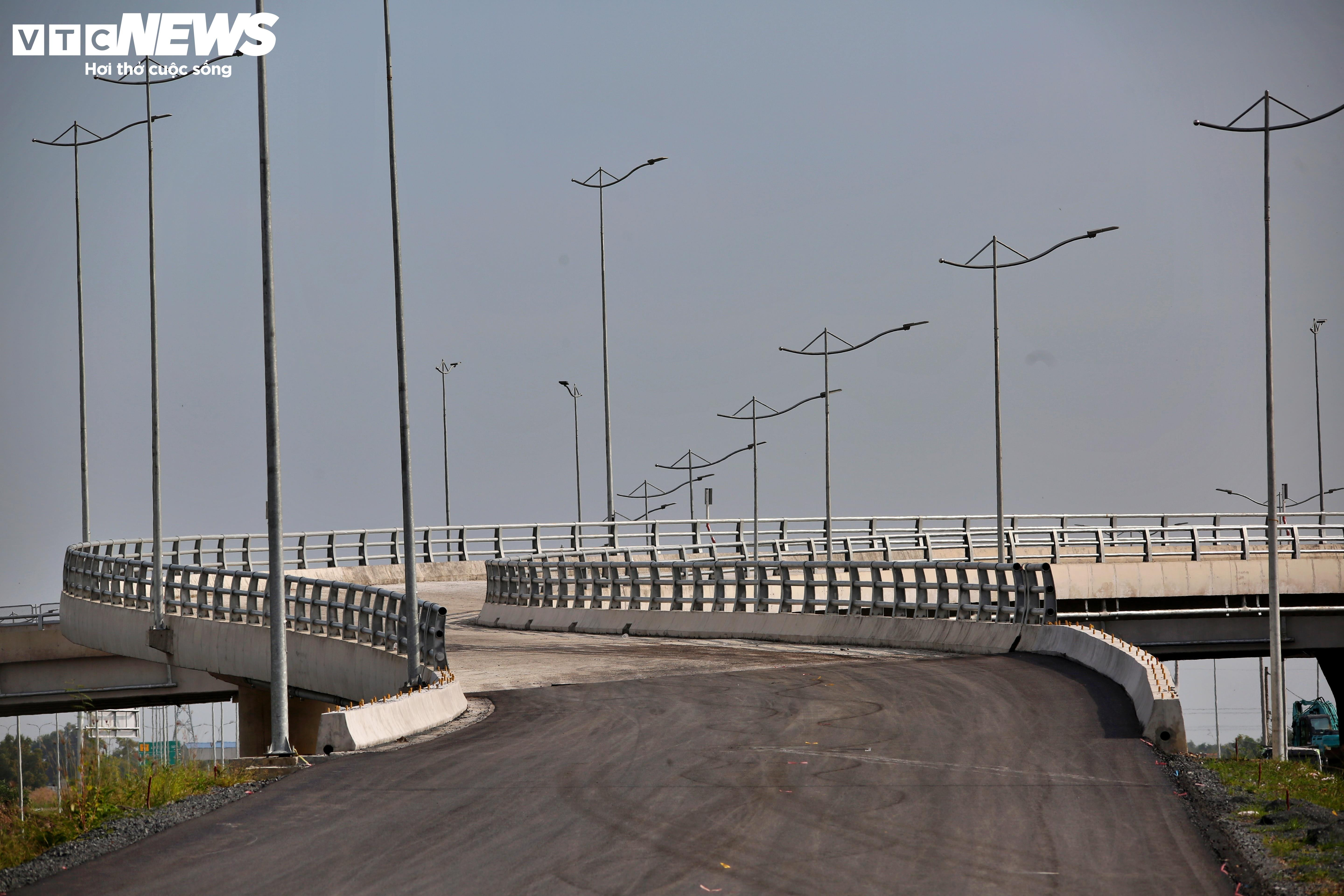 Cận cảnh siêu nút giao nối 3 cao tốc qua TP.HCM trước ngày thông xe kỹ thuật - 6