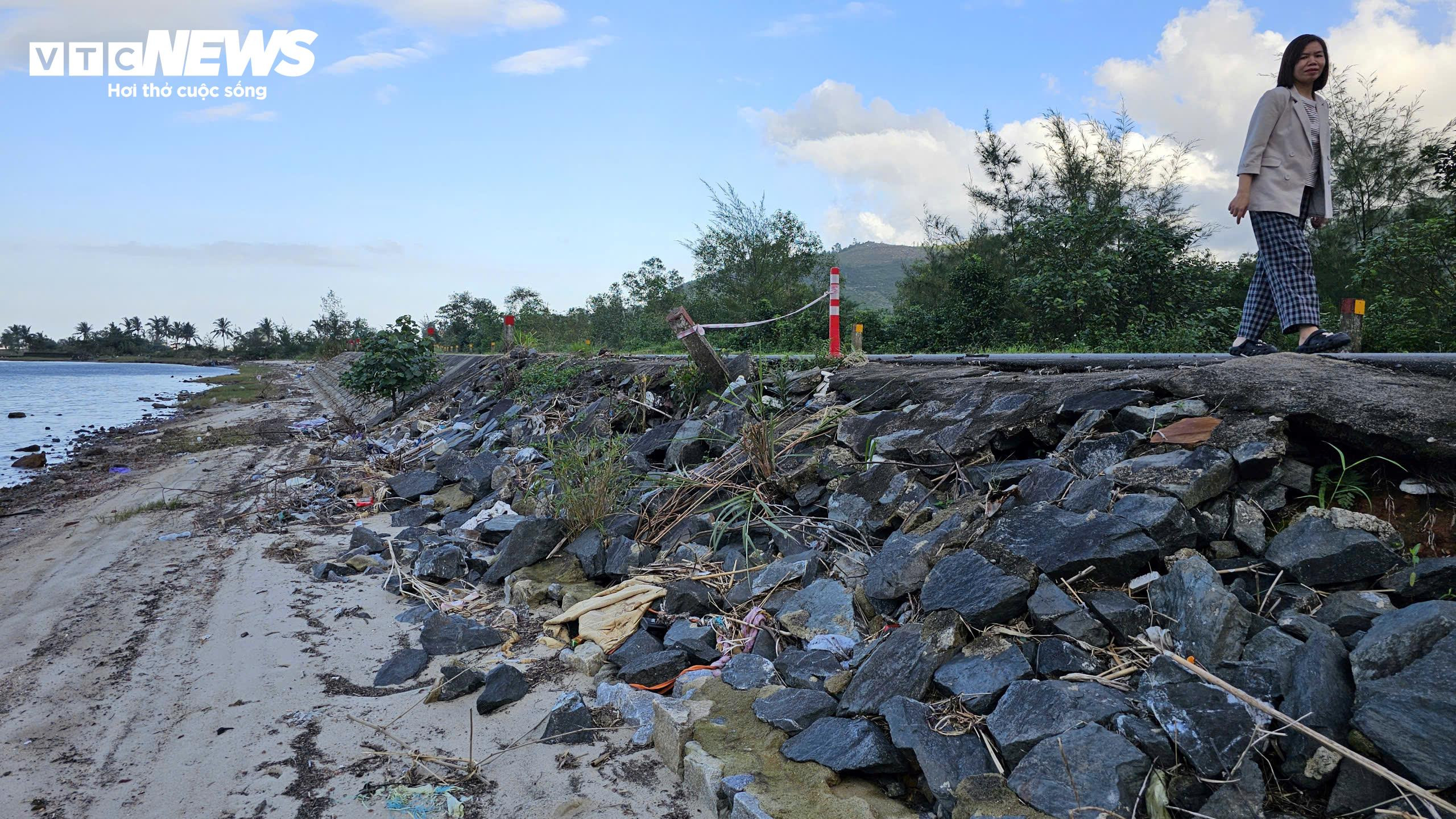 Vì sao đường du lịch ven đầm nước lợ nổi tiếng ở miền Trung sạt lở, xuống cấp? - 2