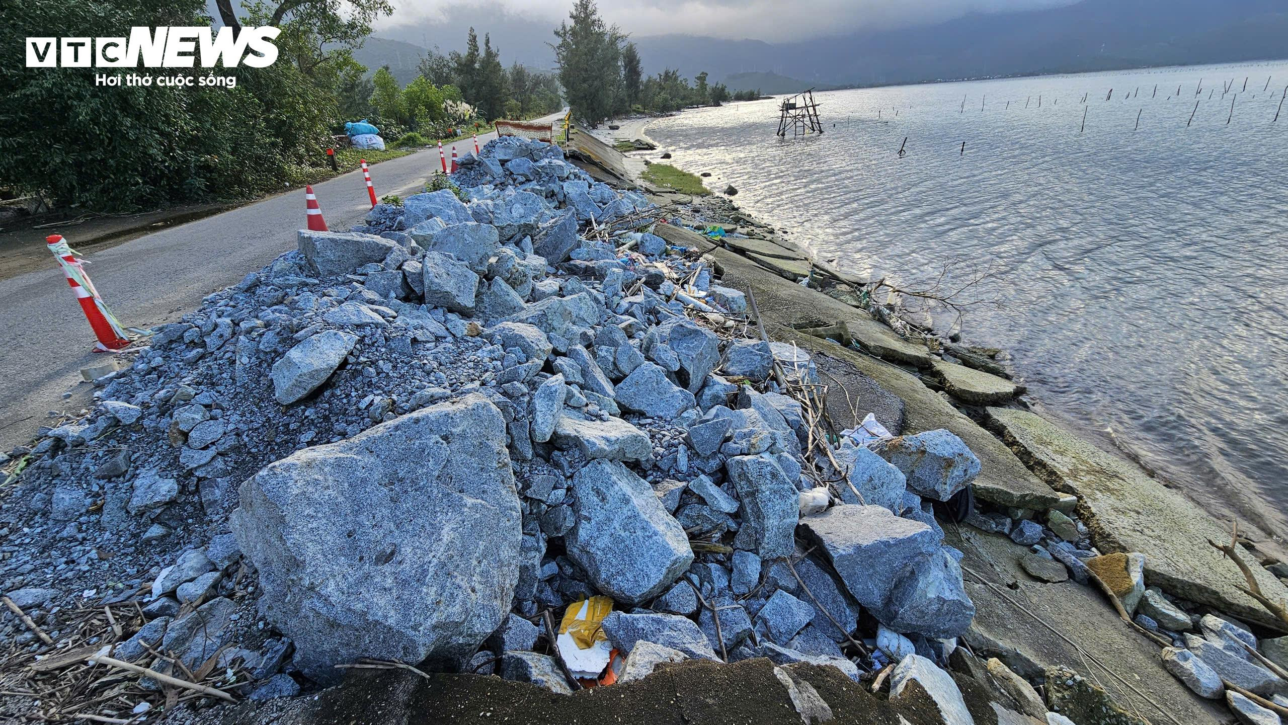 Vì sao đường du lịch ven đầm nước lợ nổi tiếng ở miền Trung sạt lở, xuống cấp? - 4