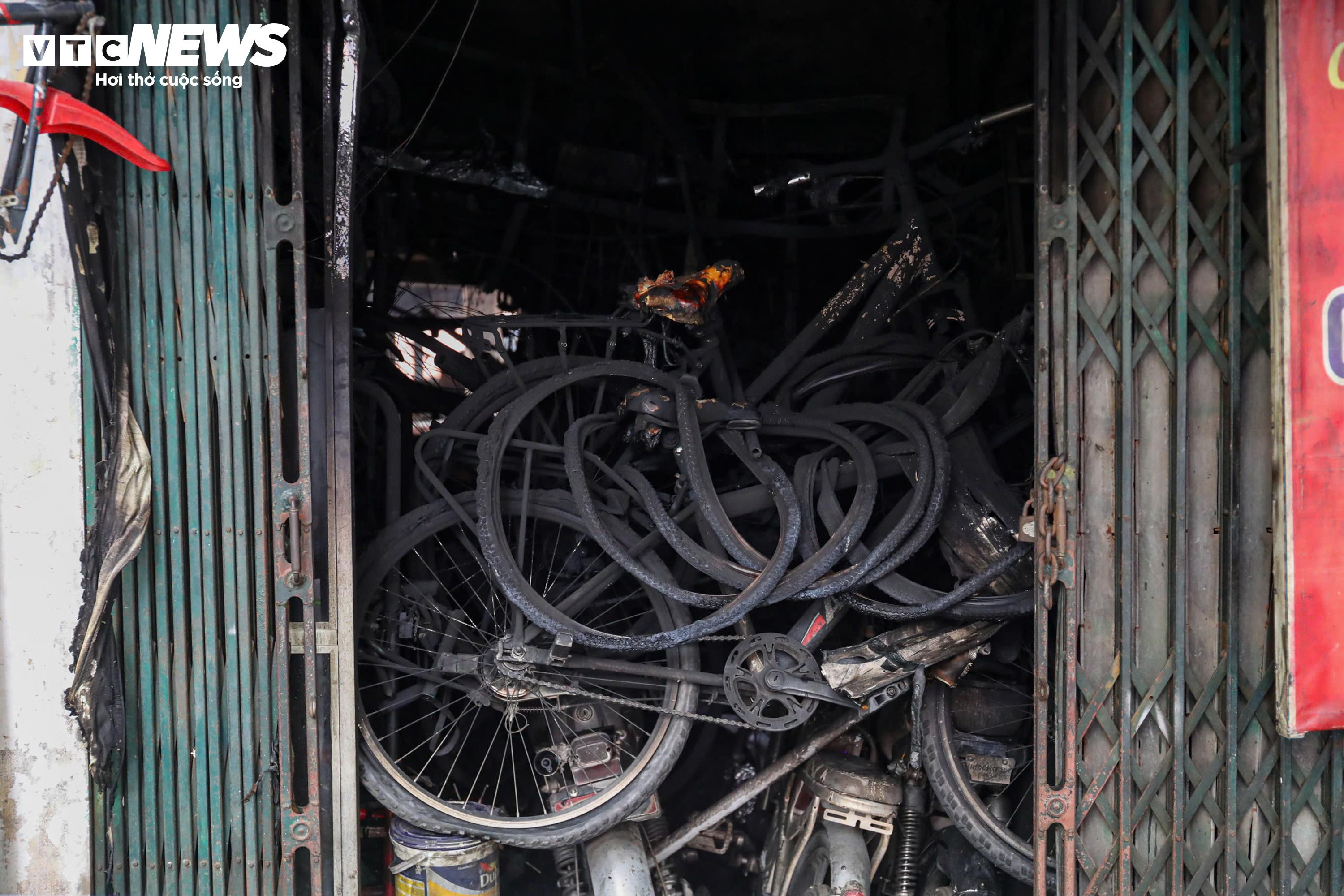 Chợ hơn 100 ki-ốt tan hoang sau hoả hoạn - 8