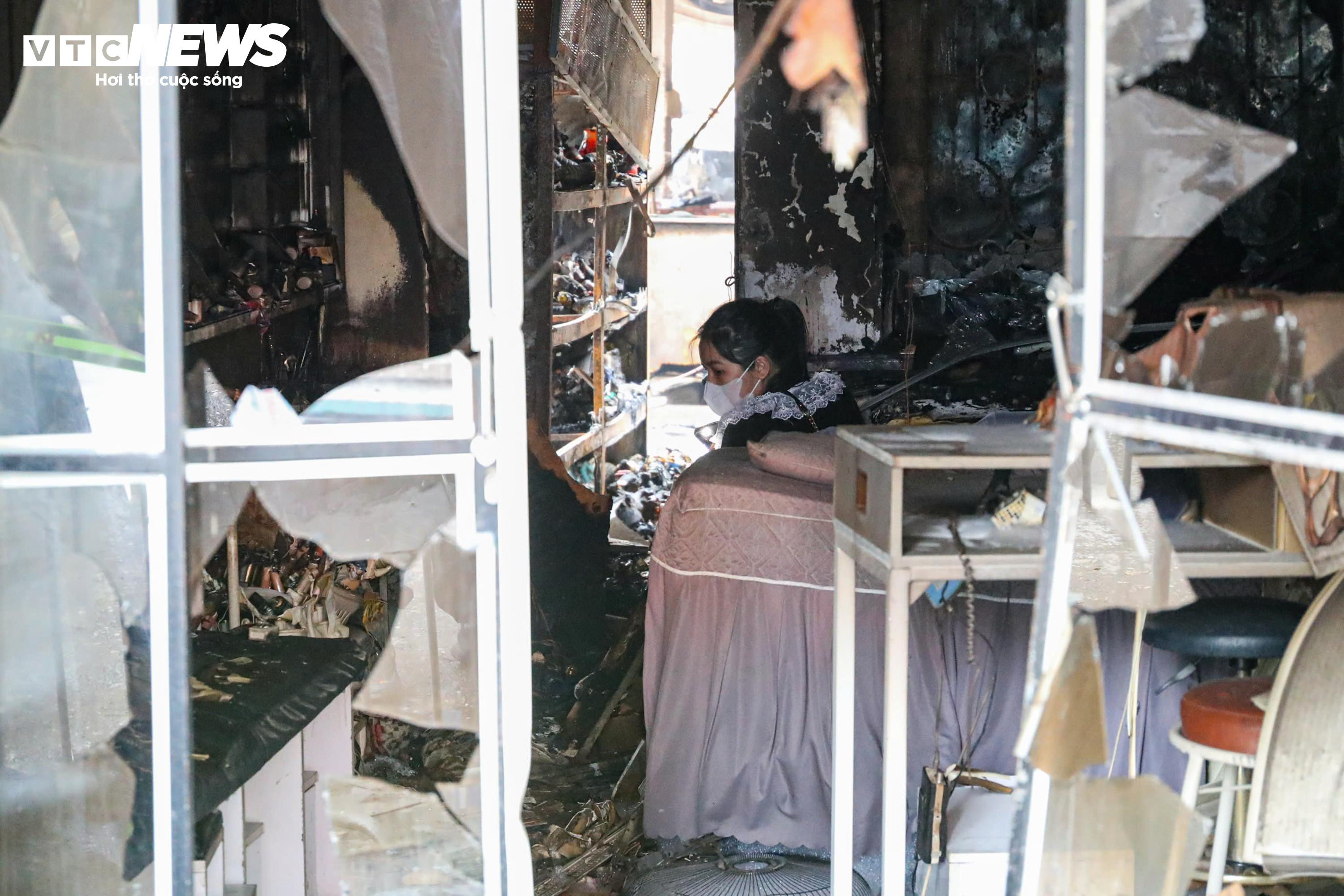 Chợ hơn 100 ki-ốt tan hoang sau hoả hoạn - 11