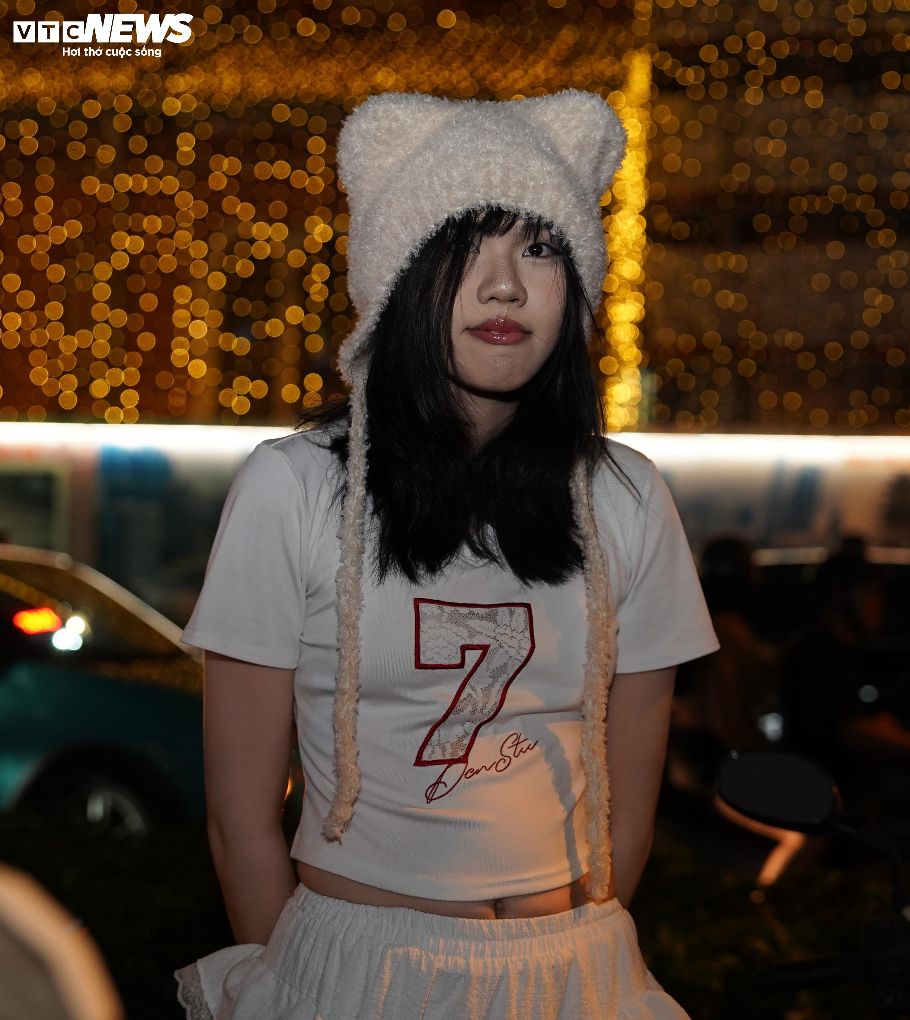 Chen chân check-in nhà thờ Đức Bà gần 150 tuổi đêm Giáng sinh - 5