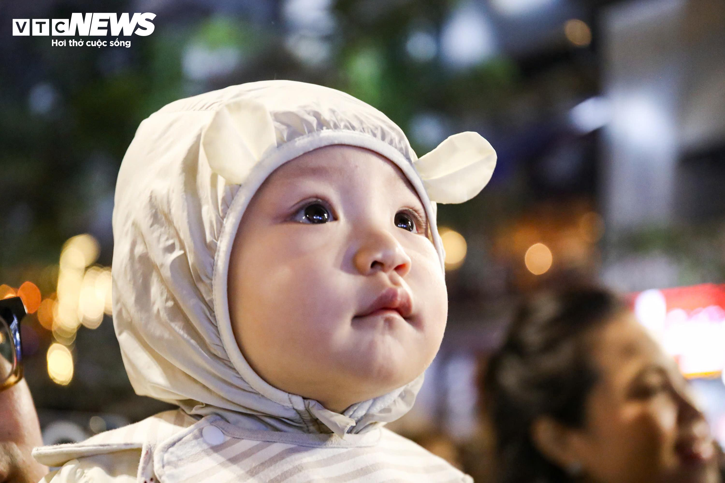 Những khoảnh khắc ấm áp trong đêm Noel - 7